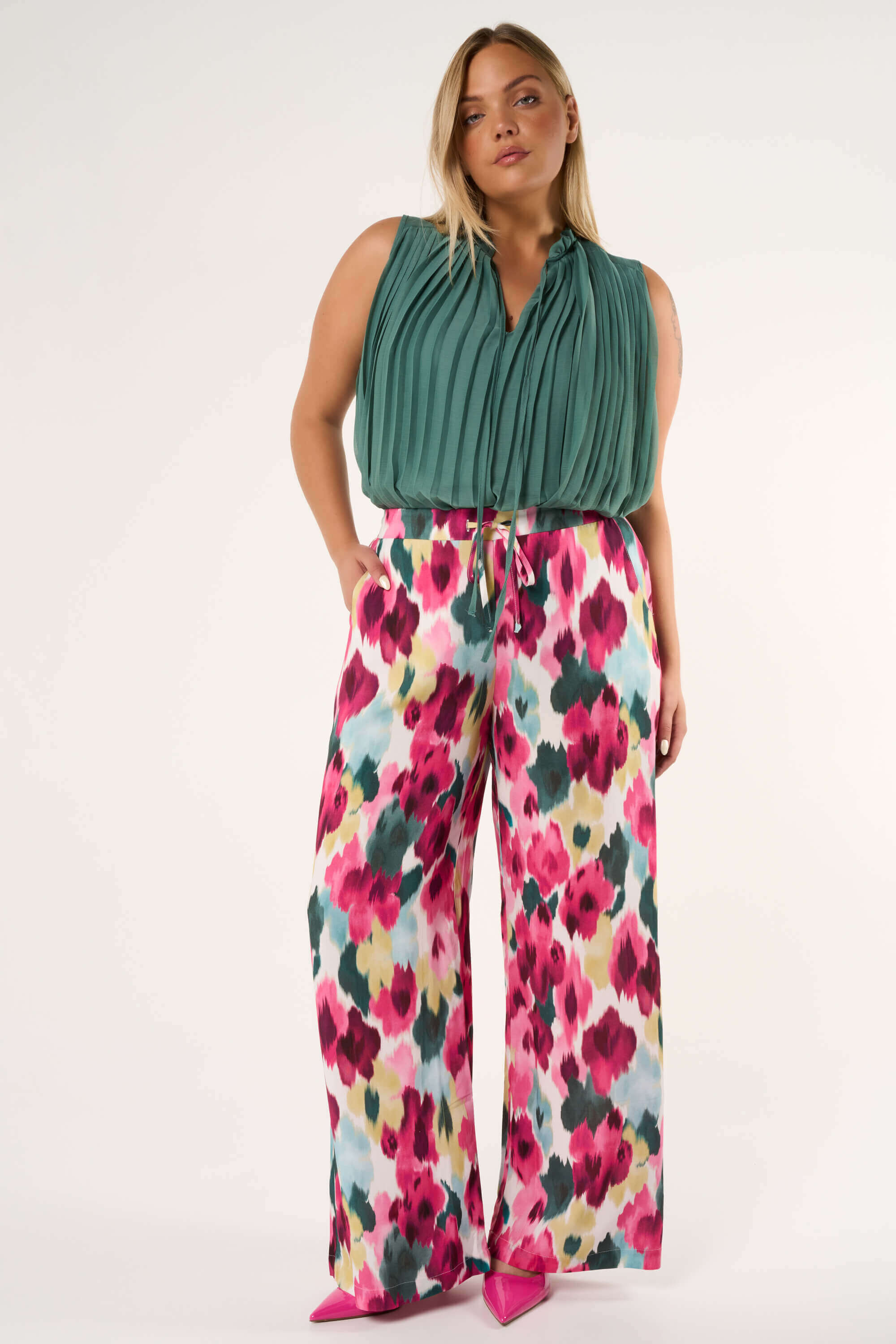 Wijde broek met bloemenprint image number 7