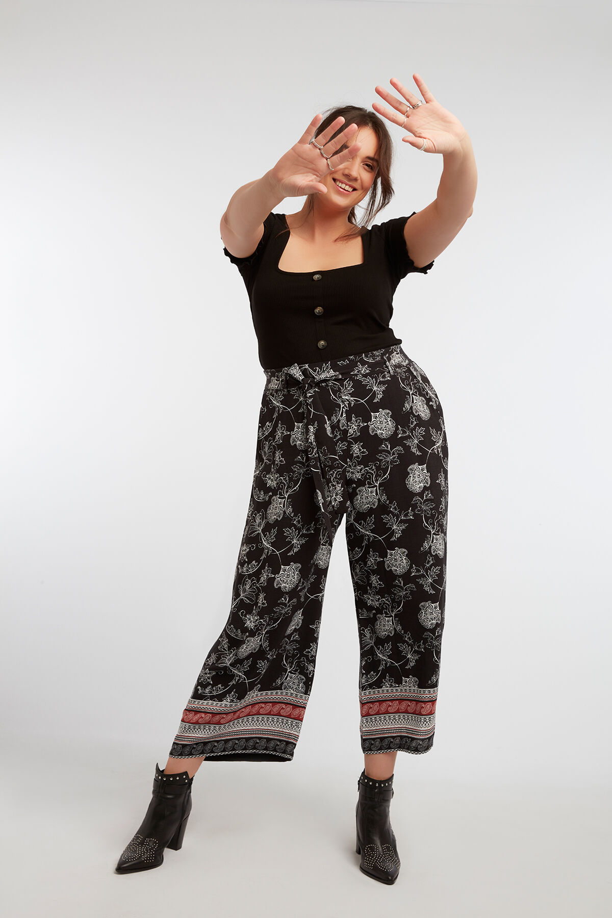 Cropped broek image number 4