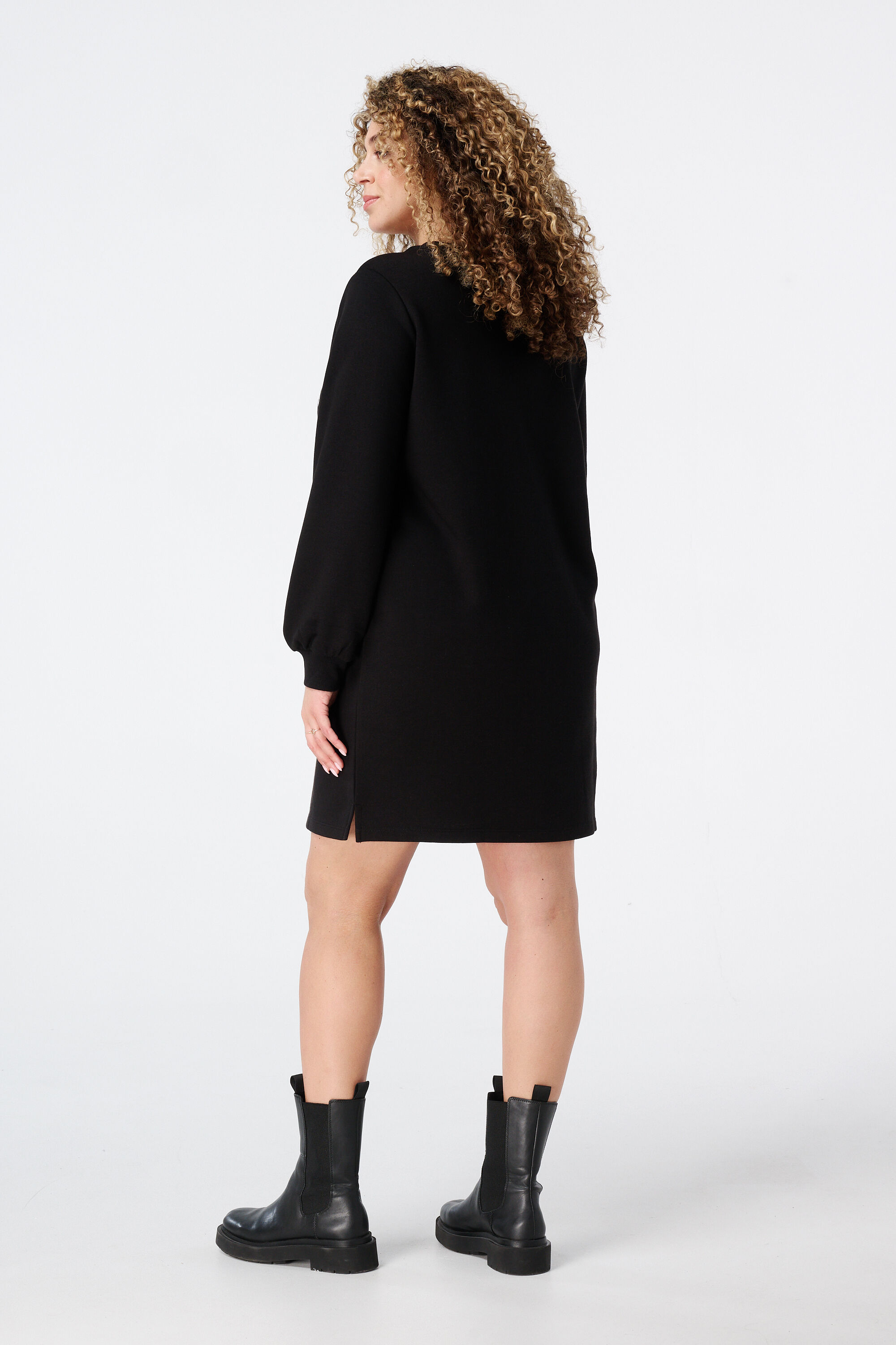 Ruimvallende sweatjurk met tekst image number 3