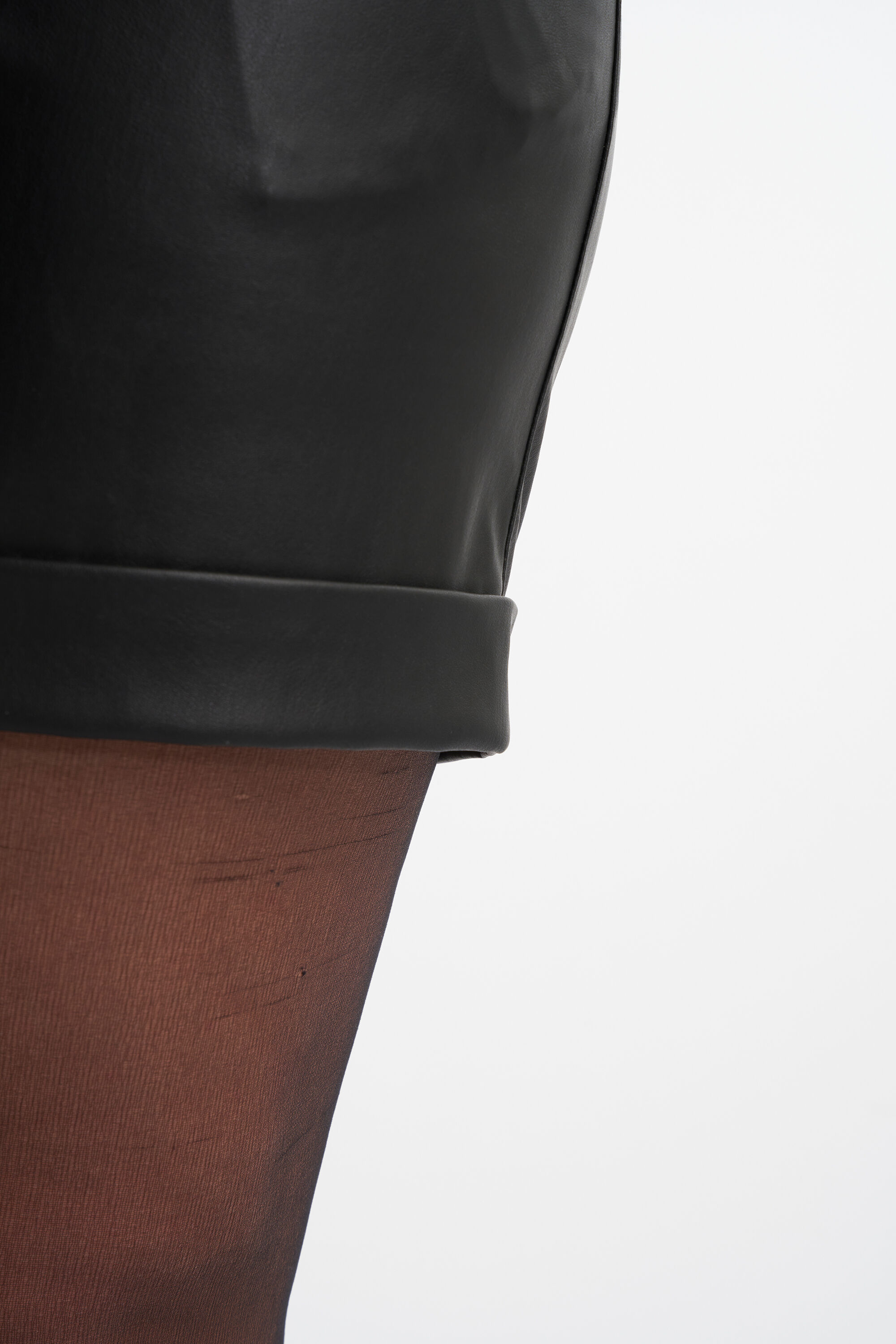 PU short met strikceintuur image number 6