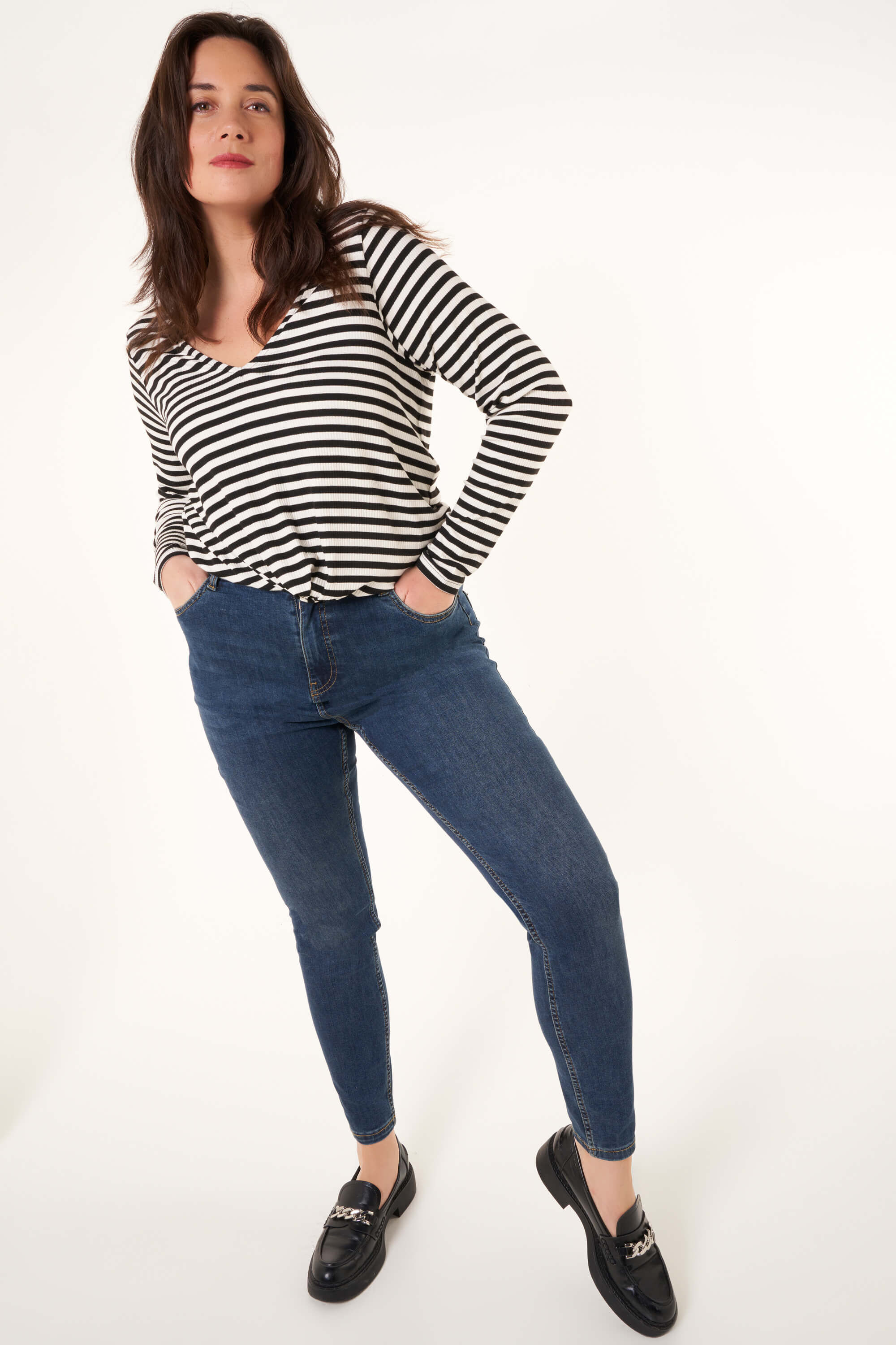 Skinny leg high waist jeans CHERRY image number 5