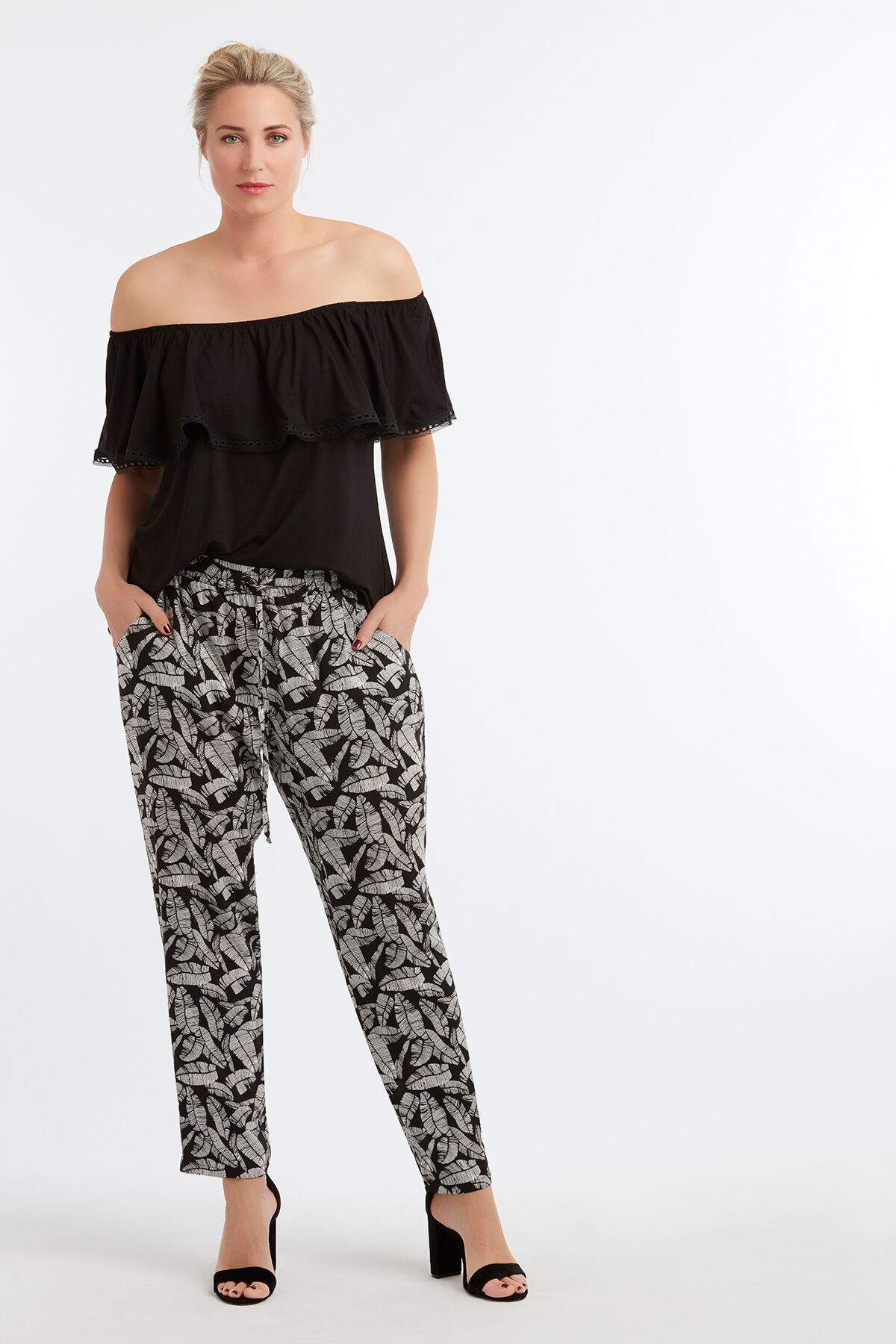 Off-shoulder top met volant image number 3