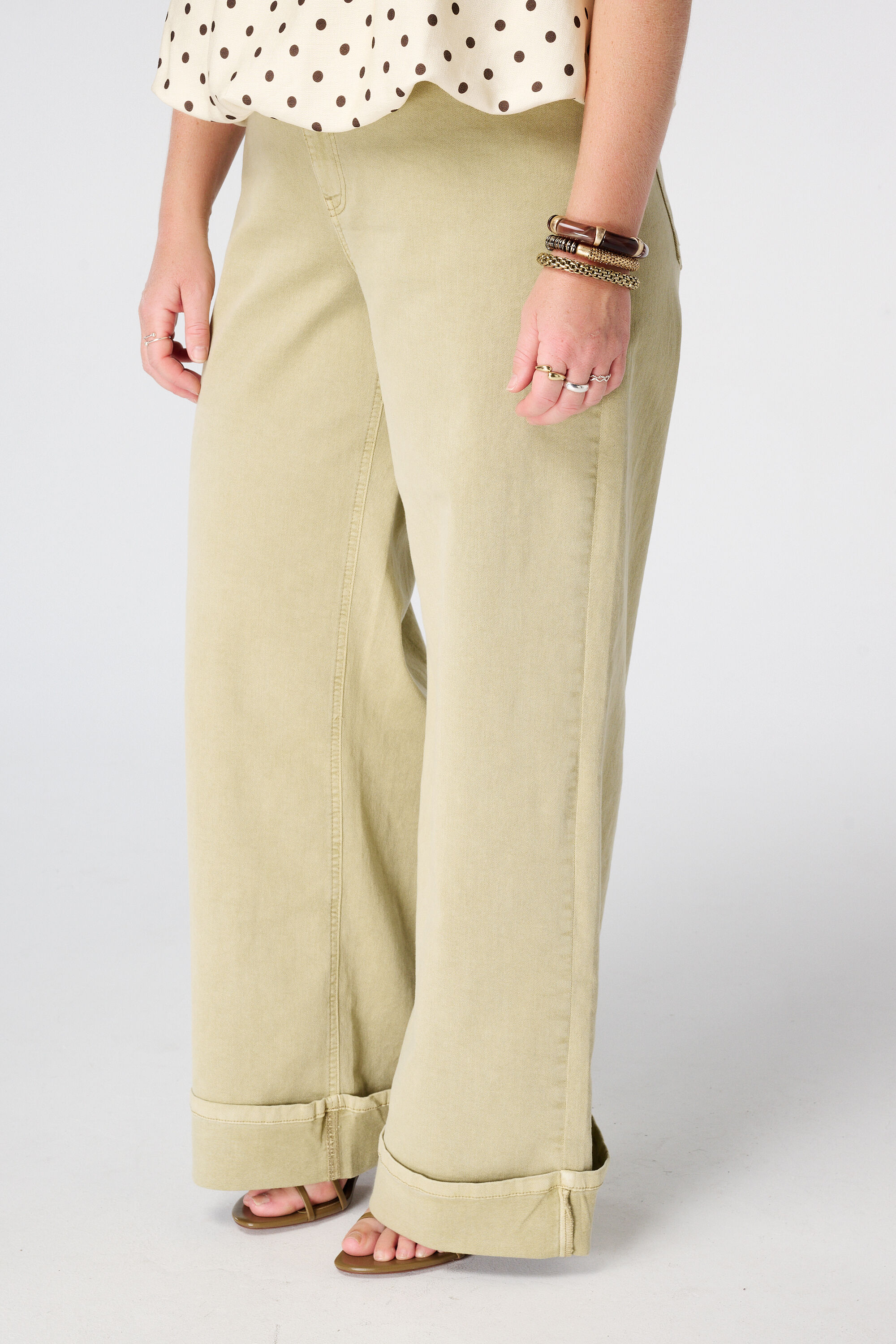 Wide leg jeans met omgeslagen pijpen image number 5