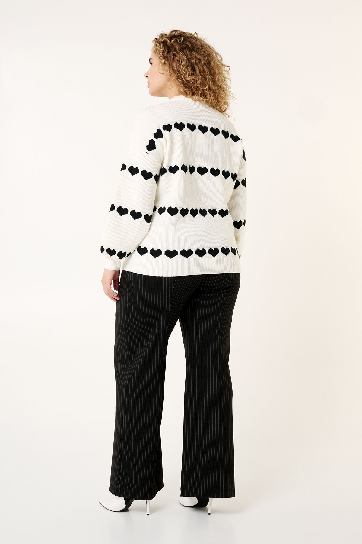 Gebreide trui met hartjes image number 3