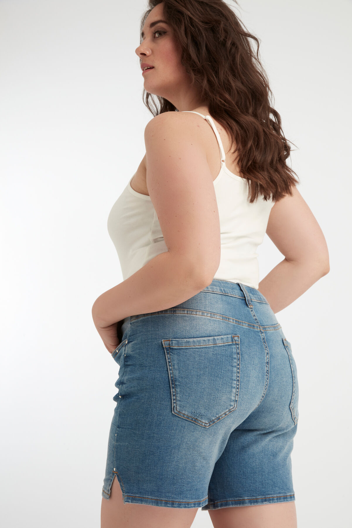 Short met studs image number 6