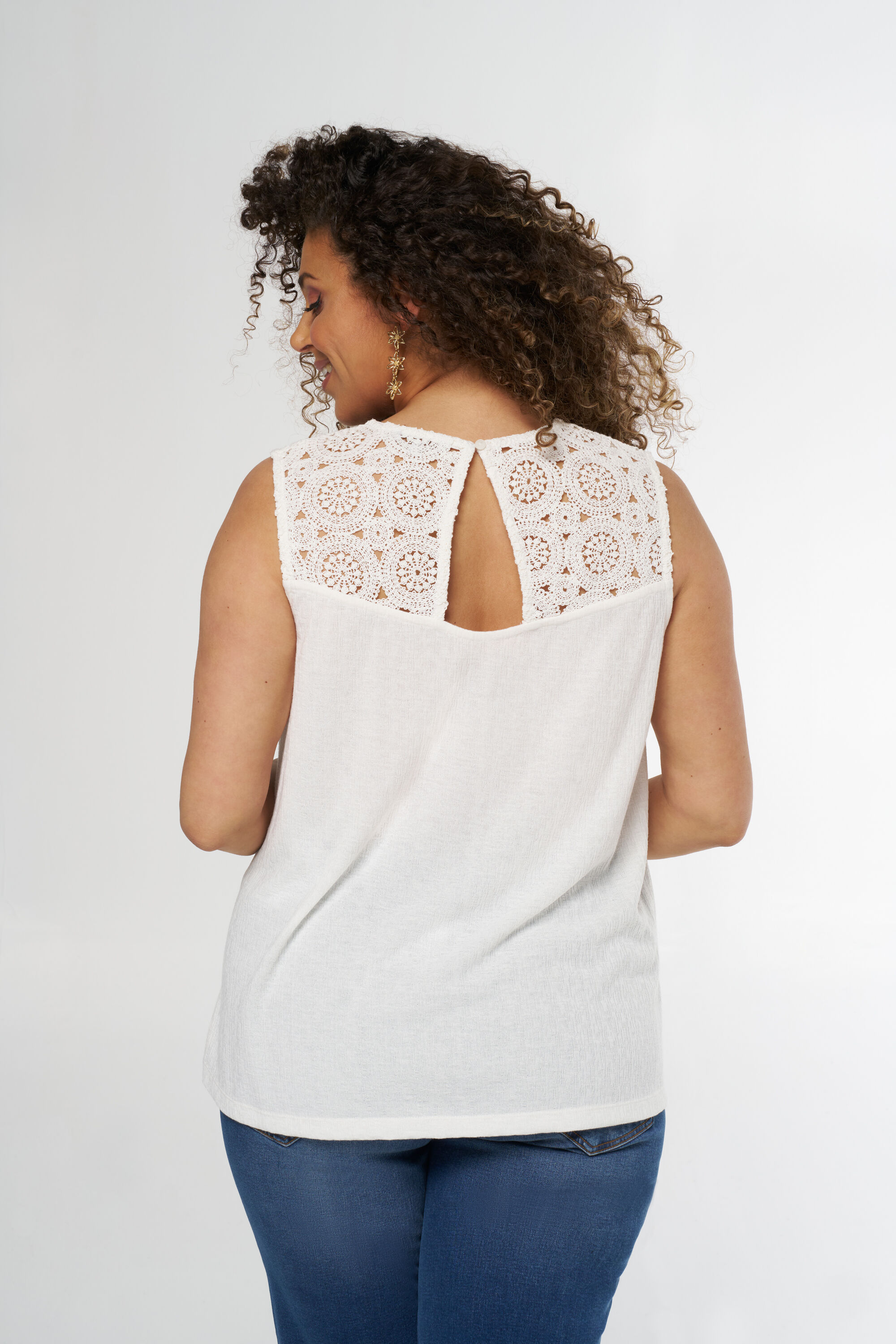 Top met crochet details image number 3