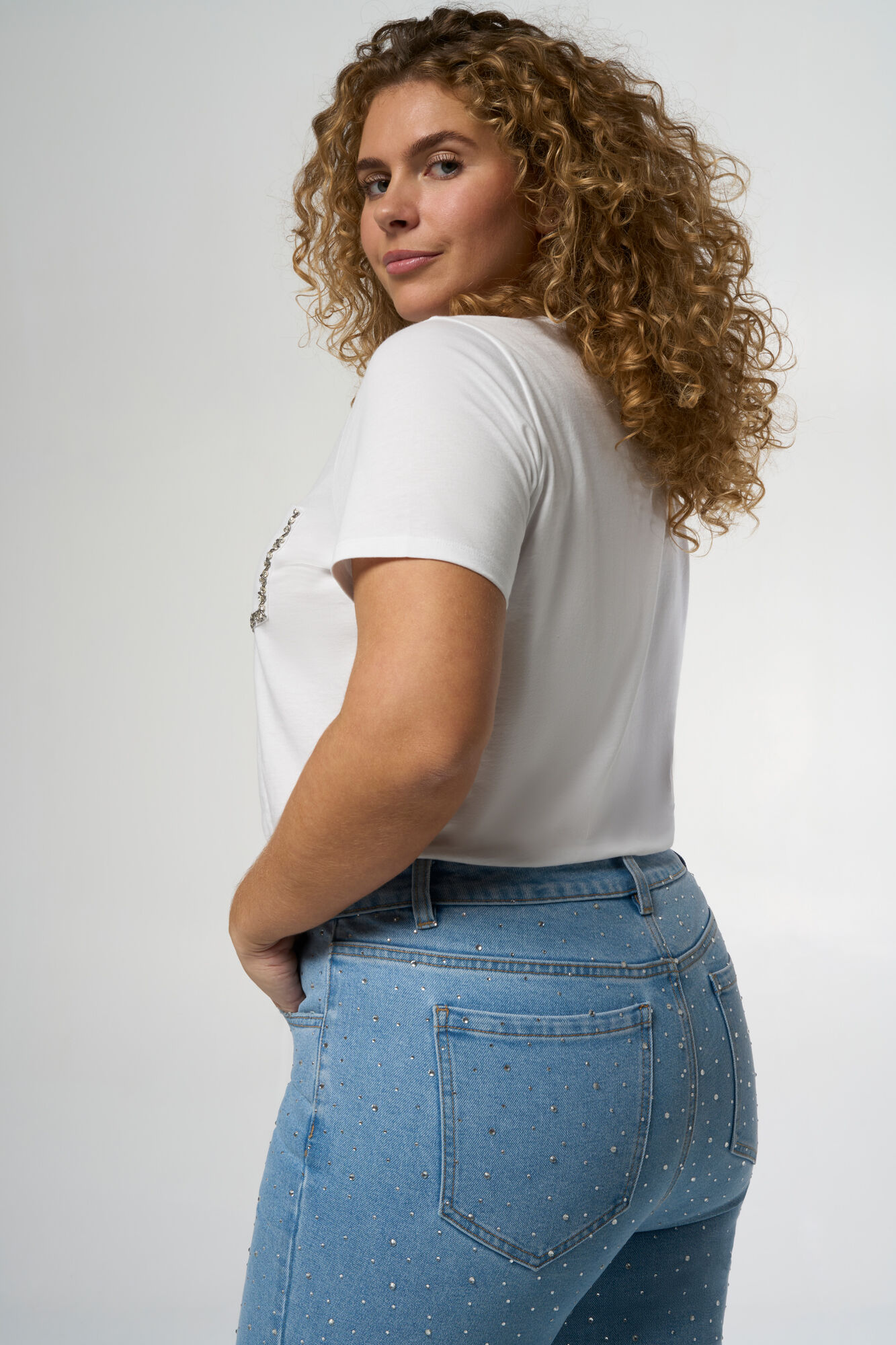 Straight leg jeans met steentjes image number 4