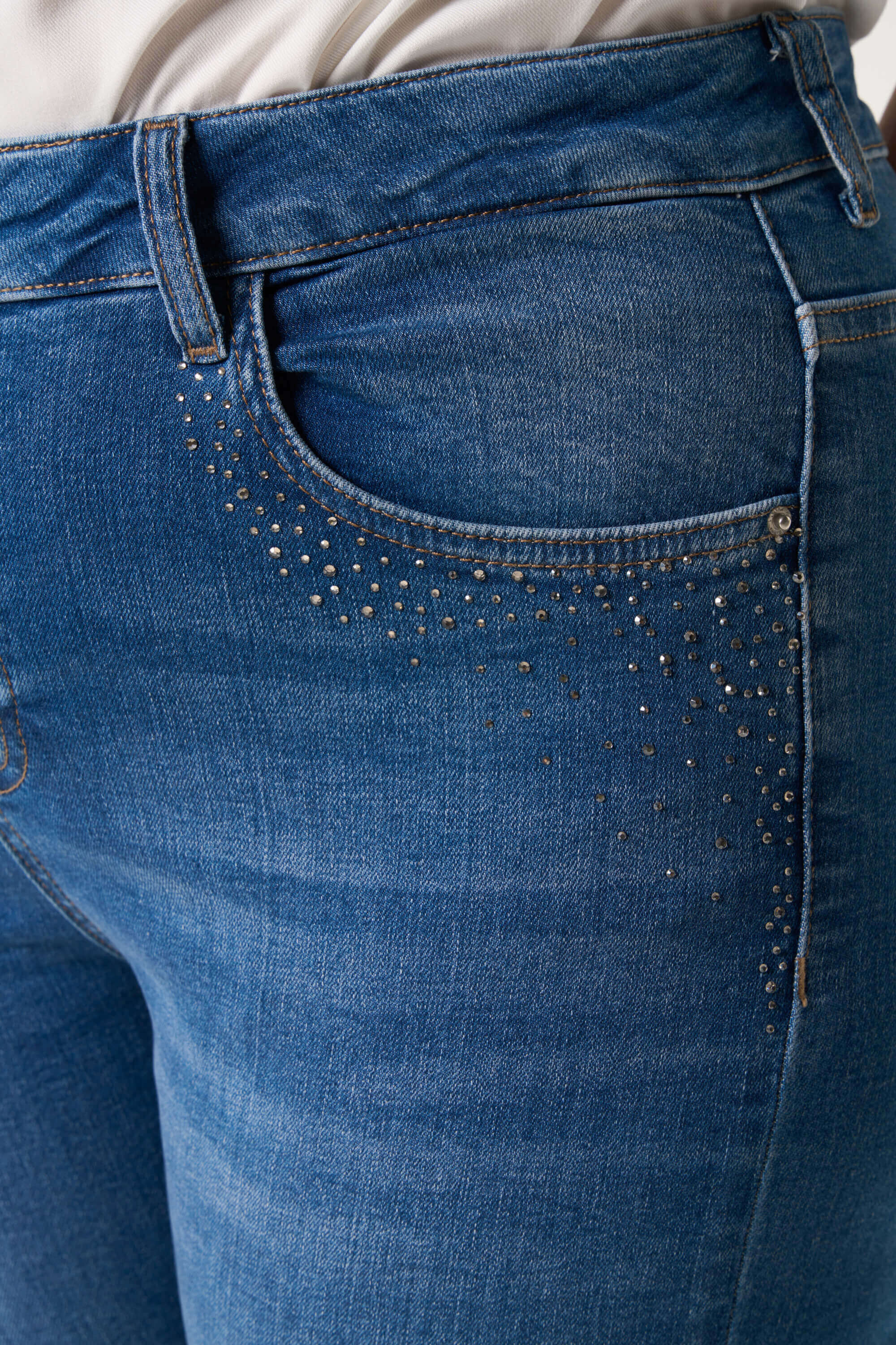 Capri broek met steentjes image number 4