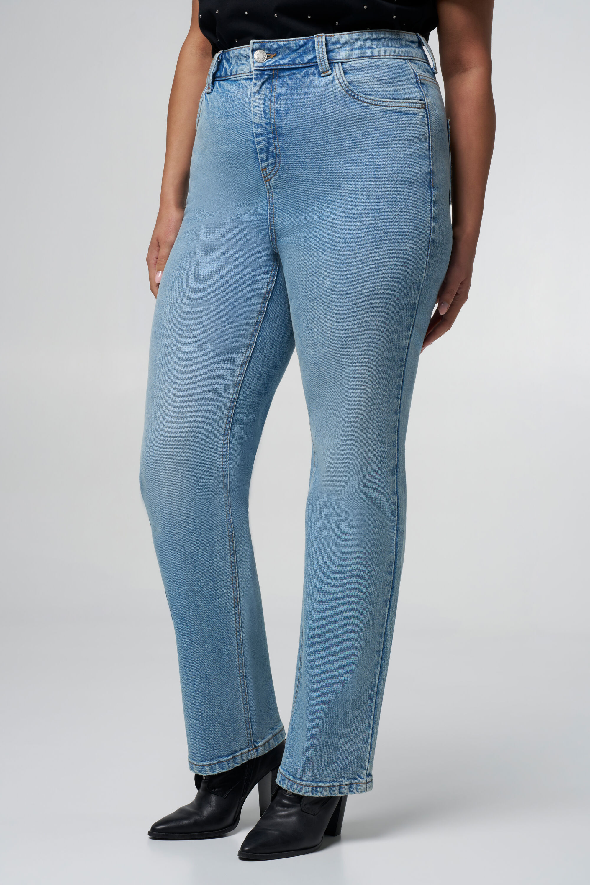Loose straight leg jeans image number 5
