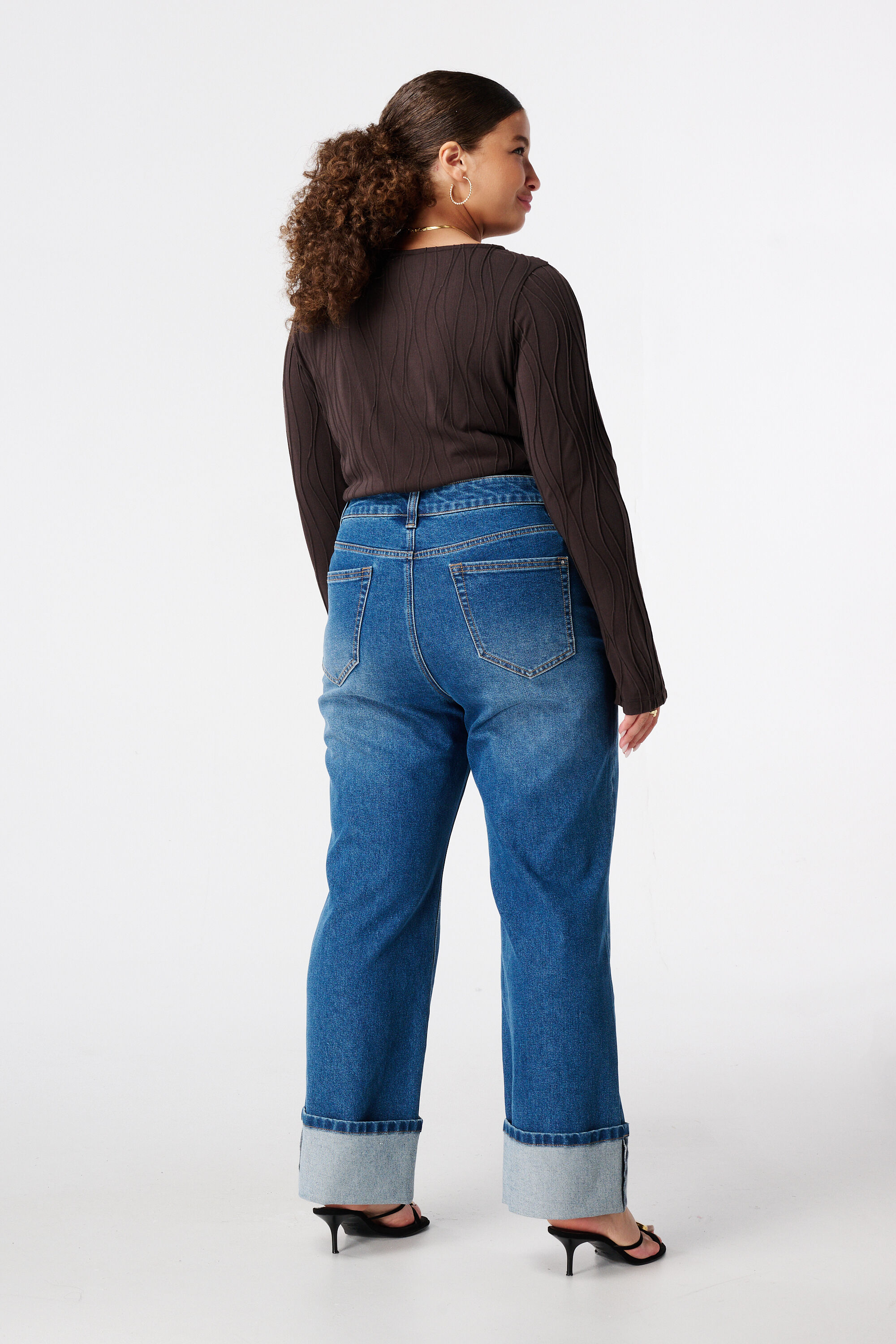 Wide leg jeans met omslag image number 3