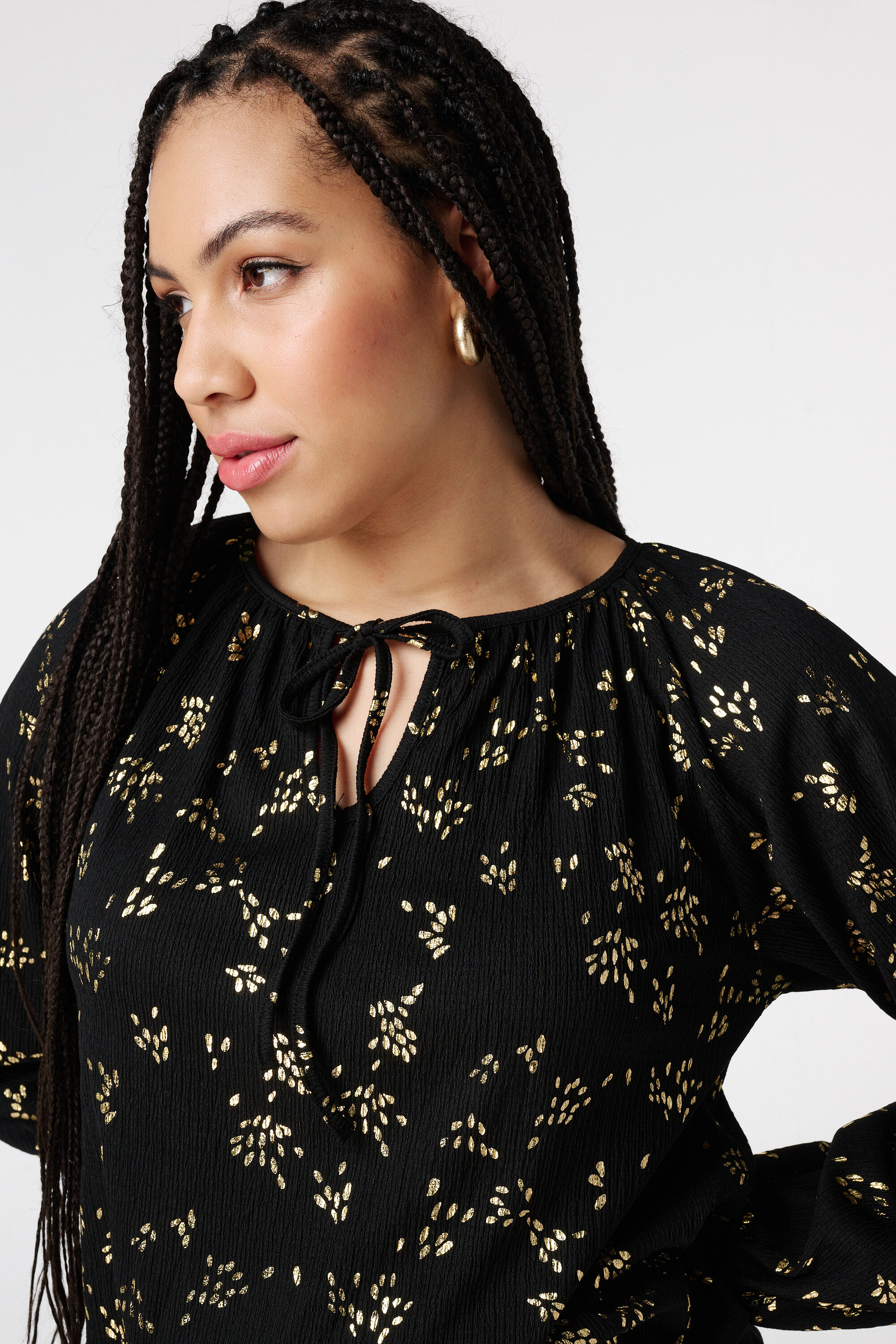 Top met metallic details image number 4