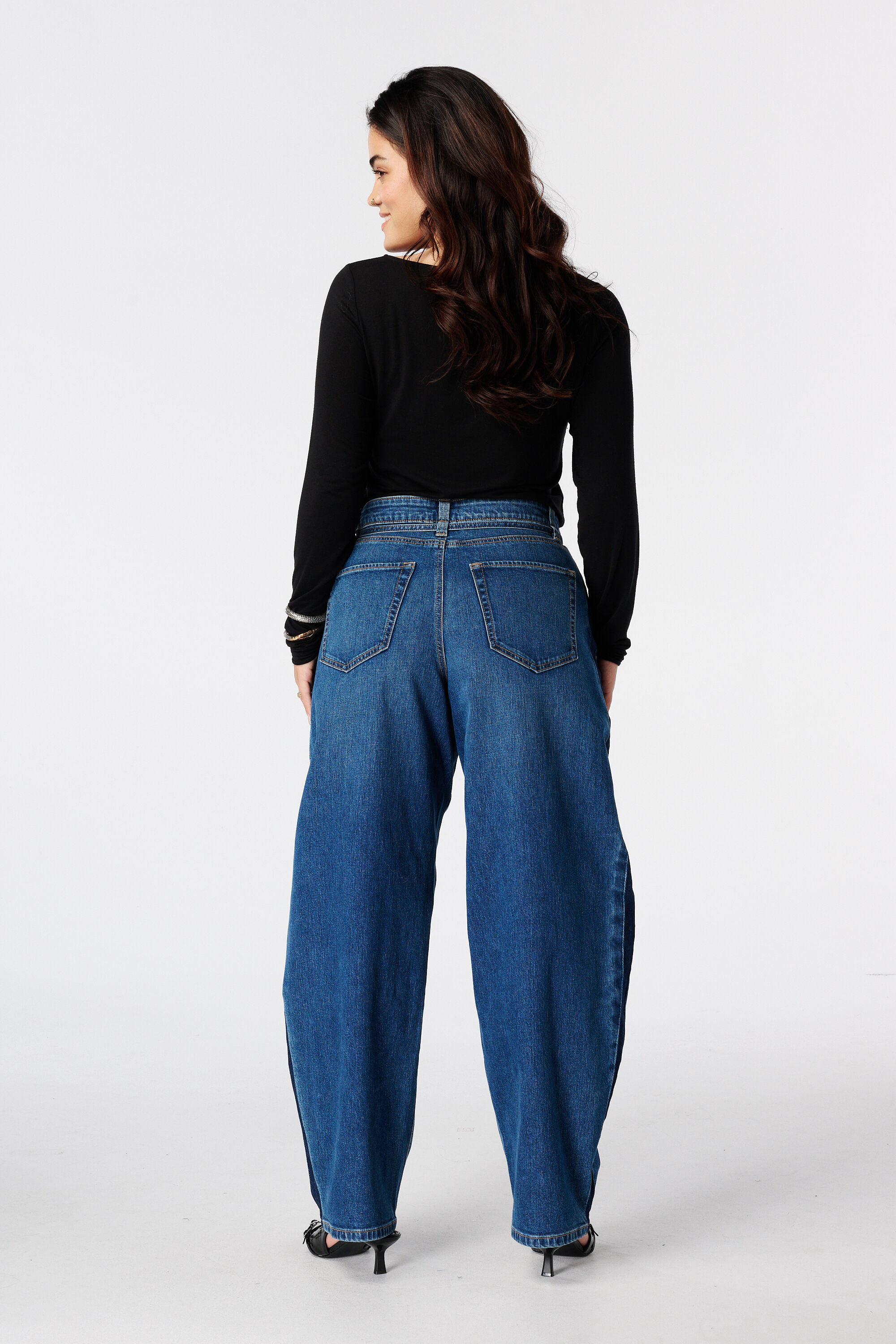 Barrel jeans image number 3