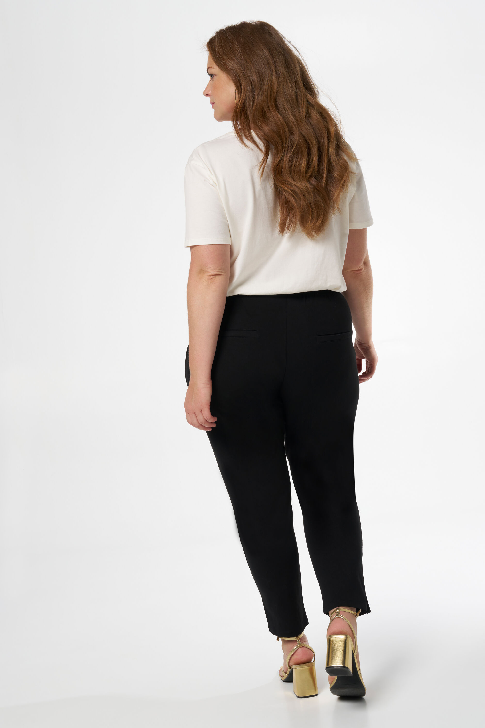 Ruimvallende jogger image number 3