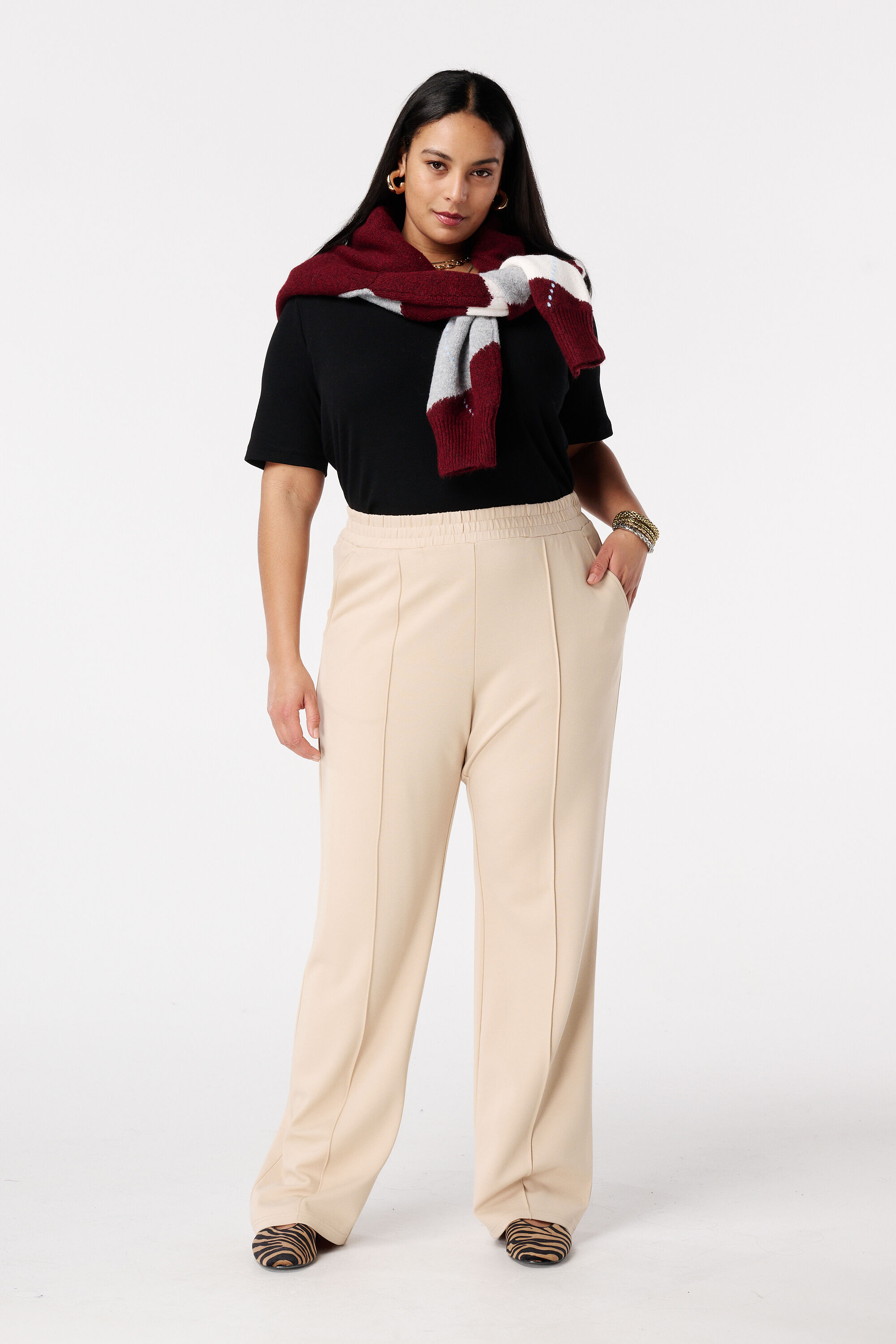 Wide leg pantalon met siernaden