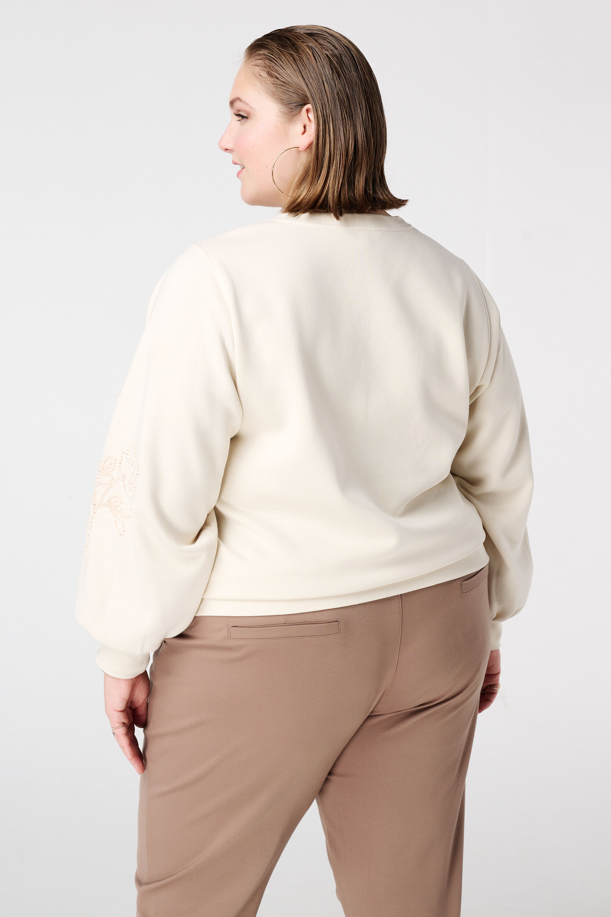 Trui met zachte embroidery op de mouwen image number 3