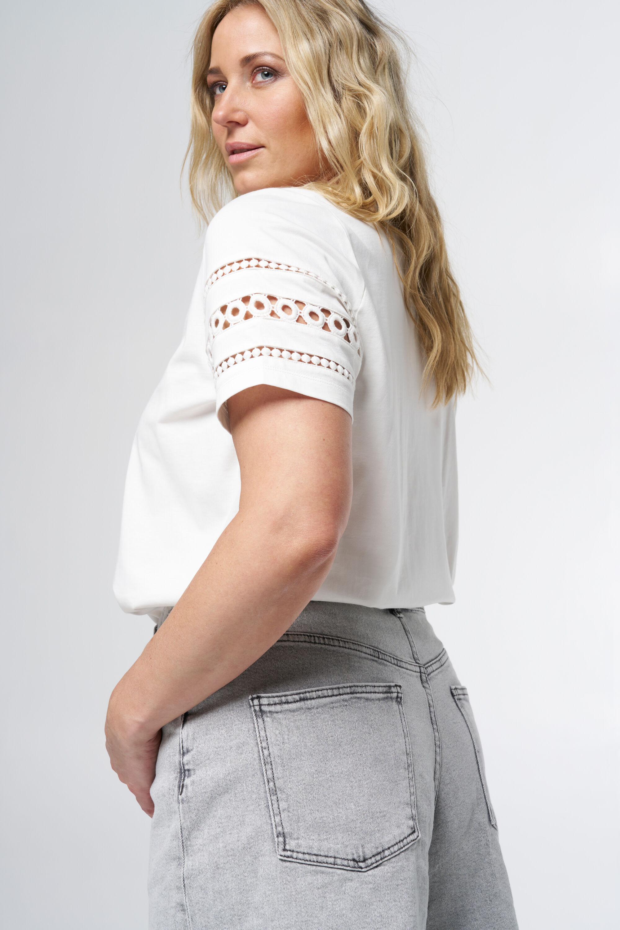 Ruimvallende denim short image number 4