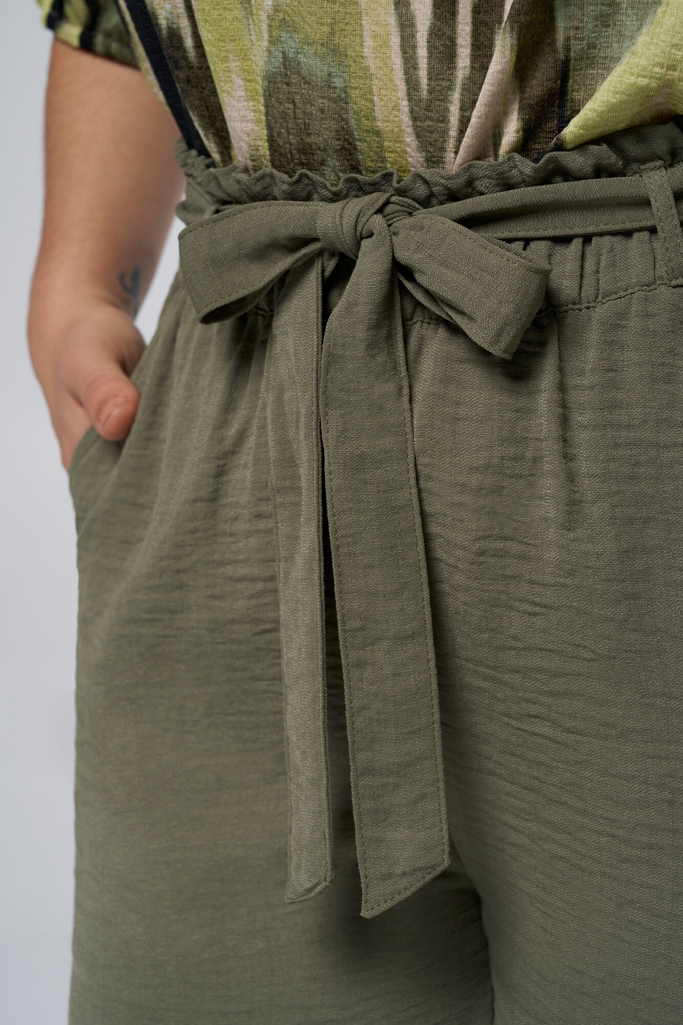 Broek met wijde pijpen en ceintuur image number 4