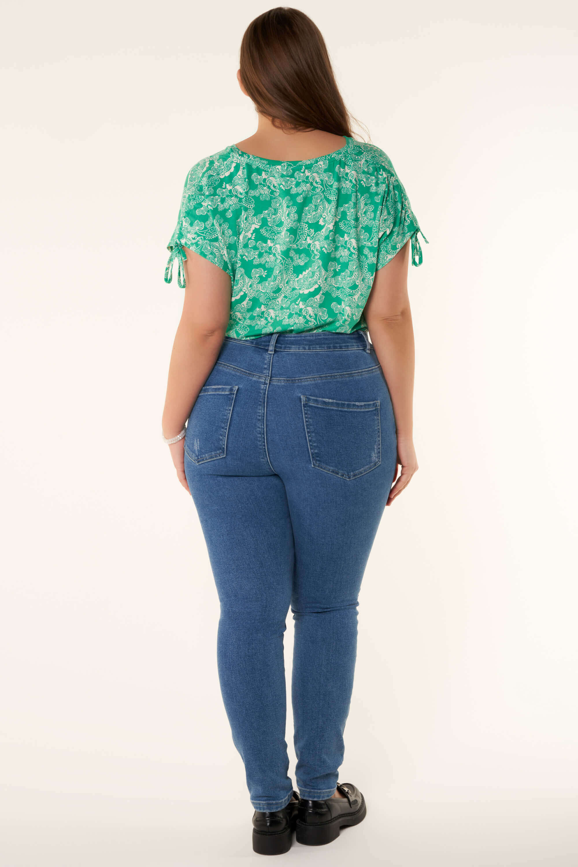 Jeans met destroyed details image number 1