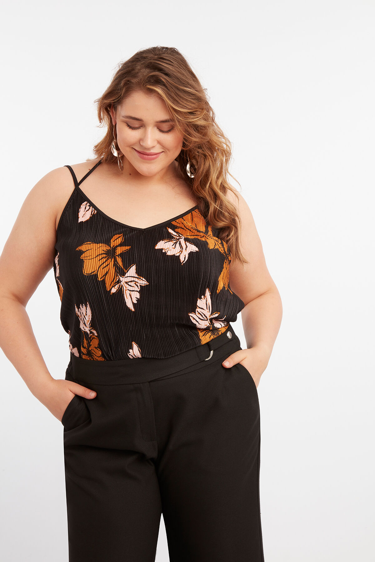 Cropped broek image number 3