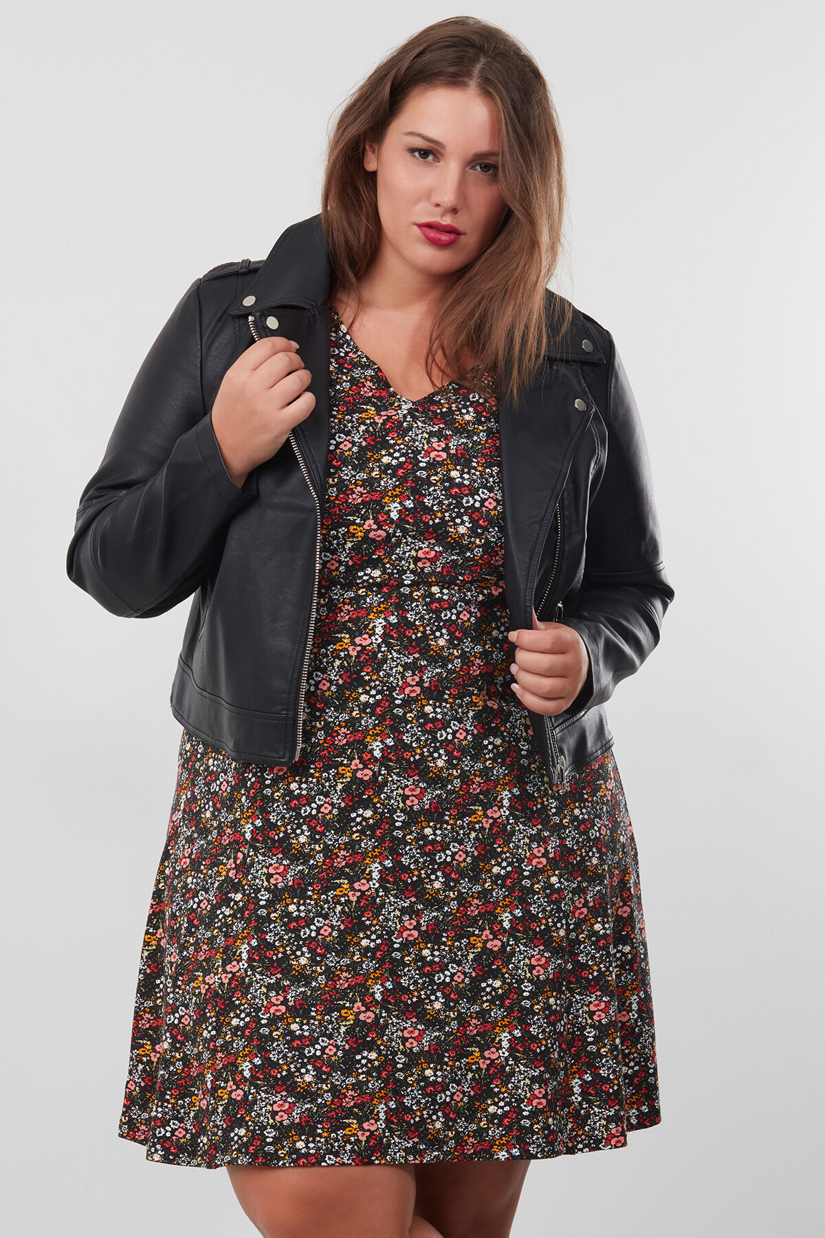 Kort jasje met borduursel image number 3