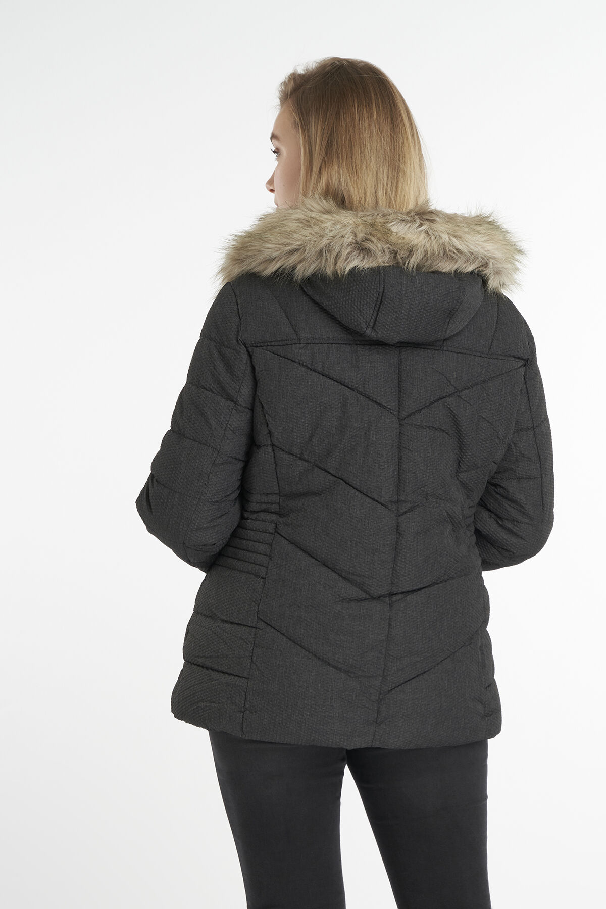 Gewatteerde jas met capuchon image number 4