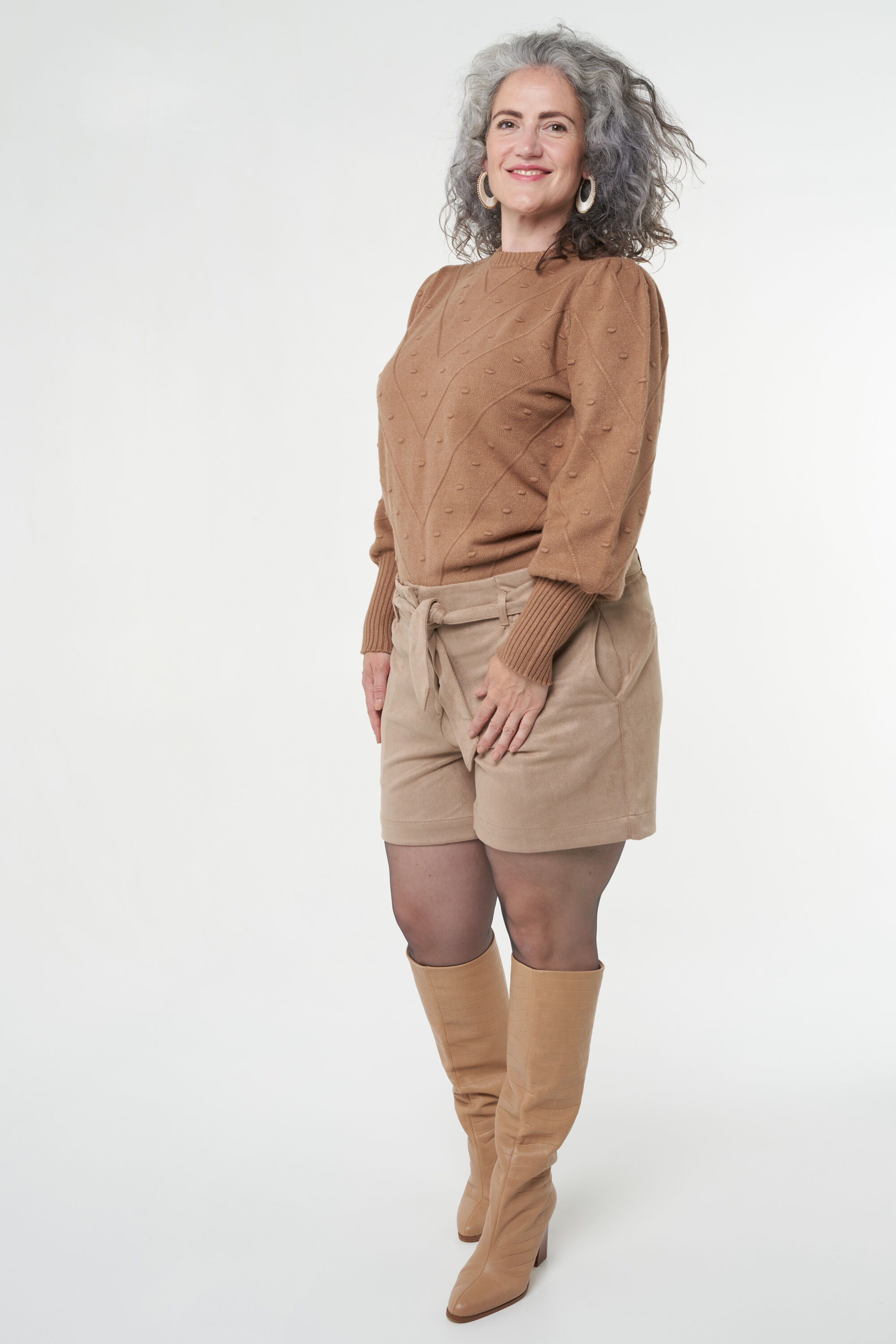 Imitatiesuede short met ceintuur image number 7