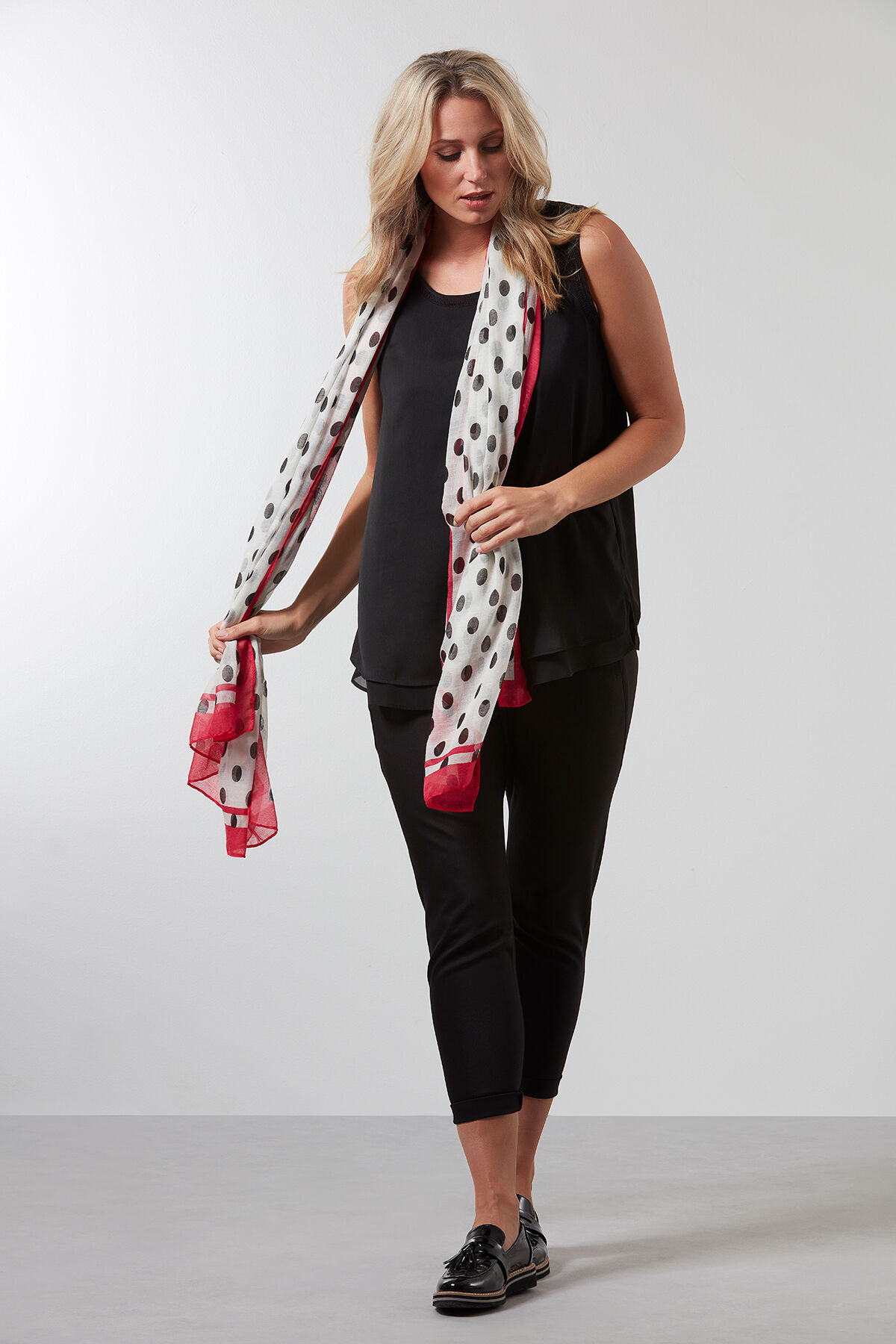 Sjaal met stippen image number 2