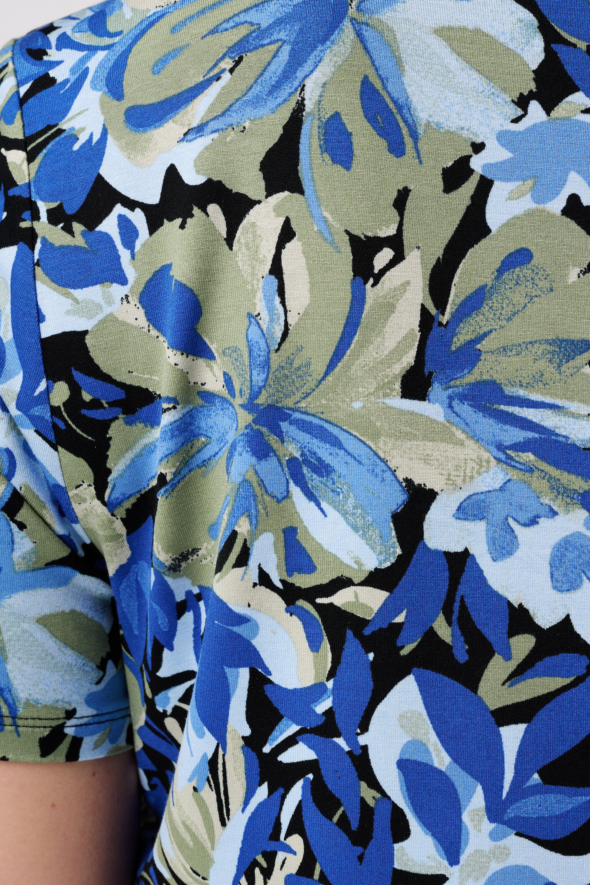 T-shirt met print en v-hals image number 6