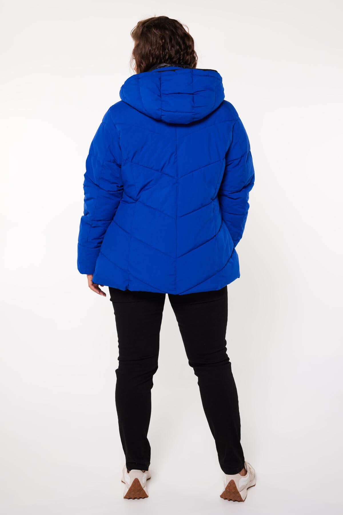 Gewatteerde jas met capuchon image number 4