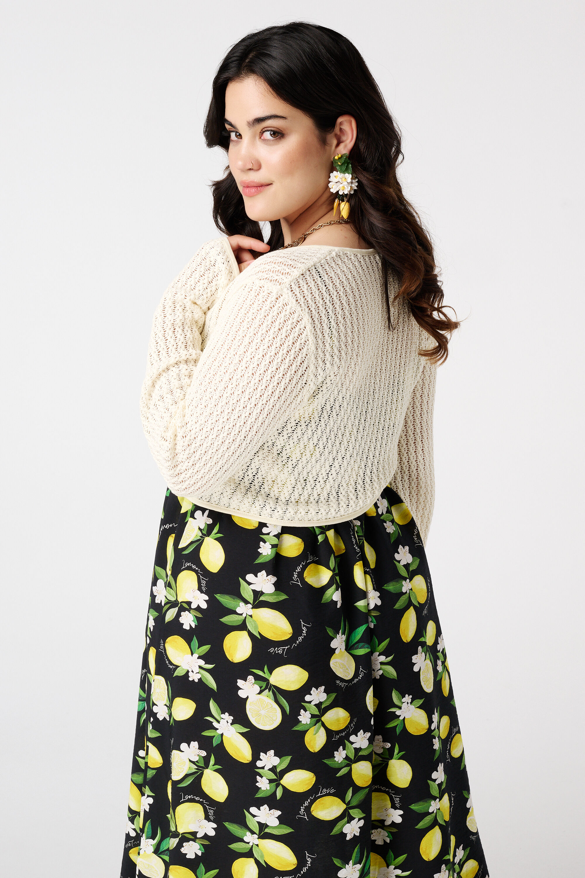 Gebreid vestje met knoopdetail image number 3