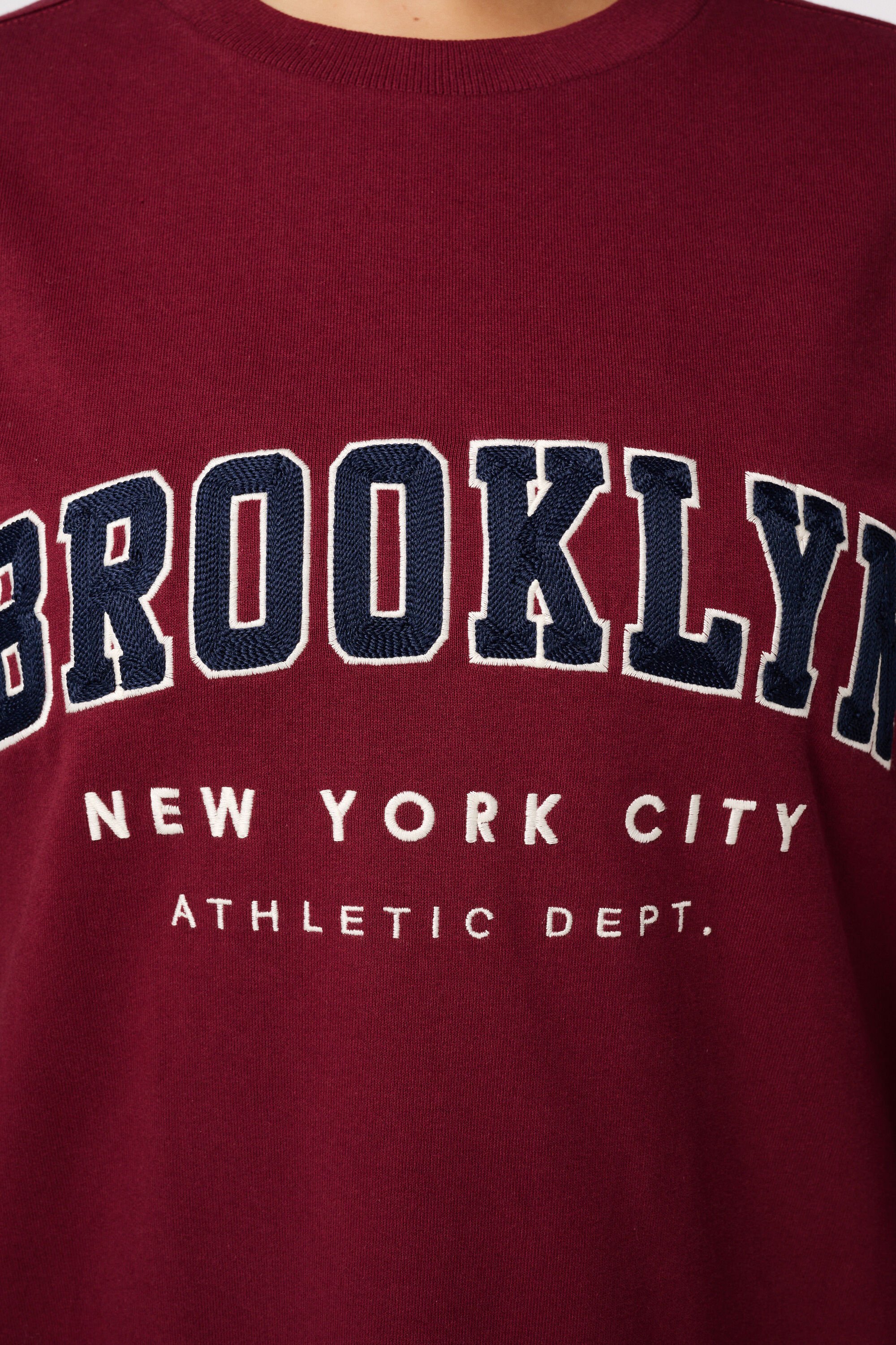 Sweater dress met tekst image number 6