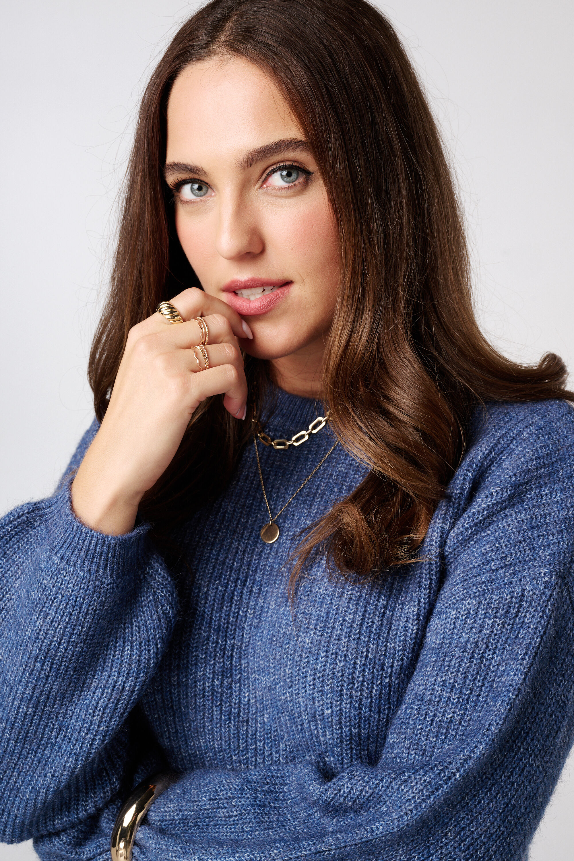 Fijn gebreide trui met ballonmouwen image number 4