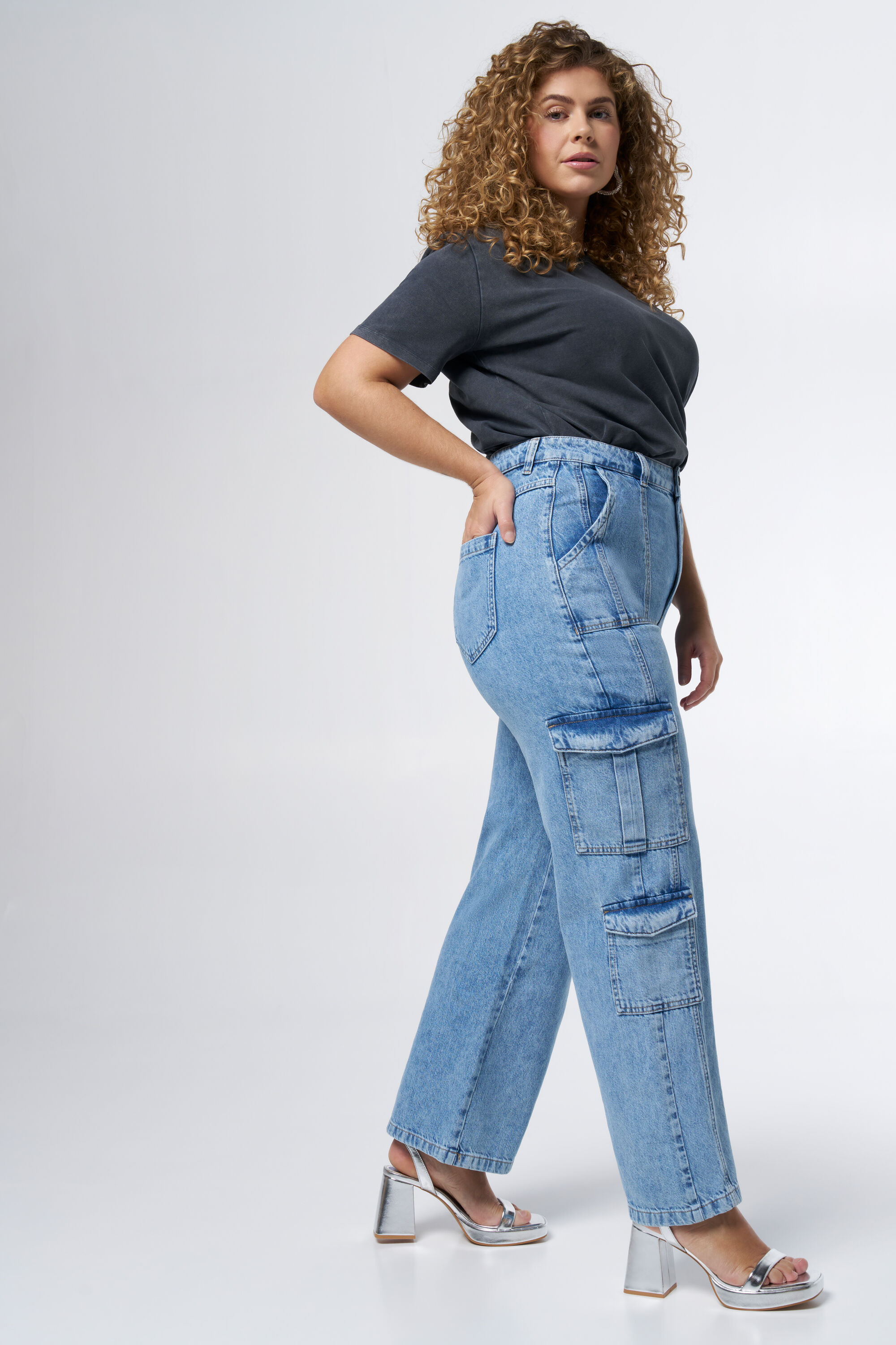 Cargo wide leg jeans image number 5