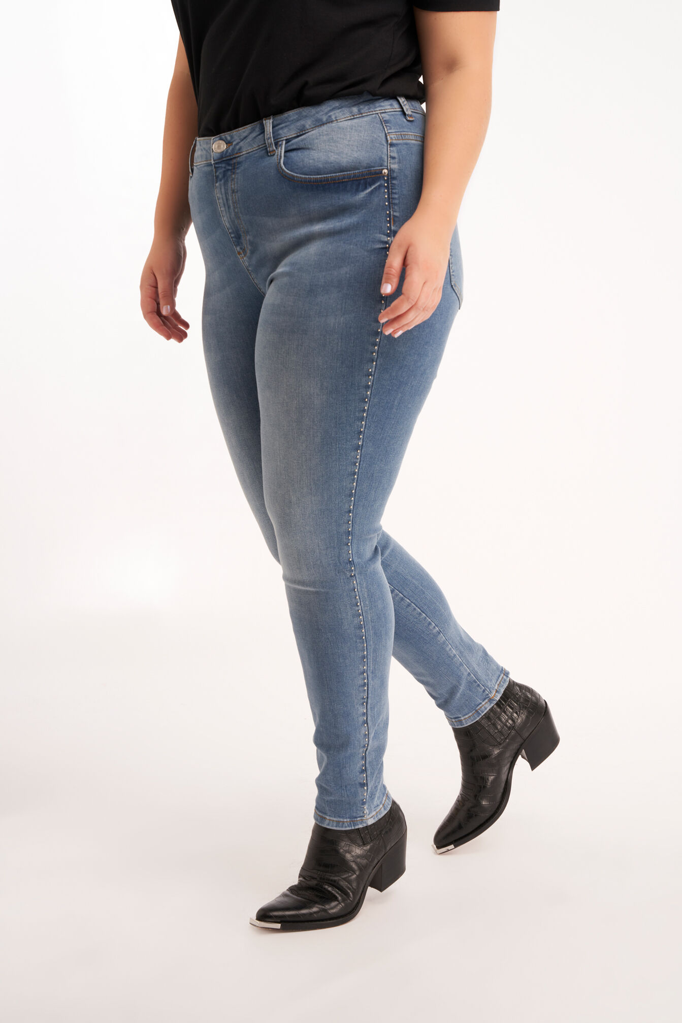 Jeans met studs image number 4
