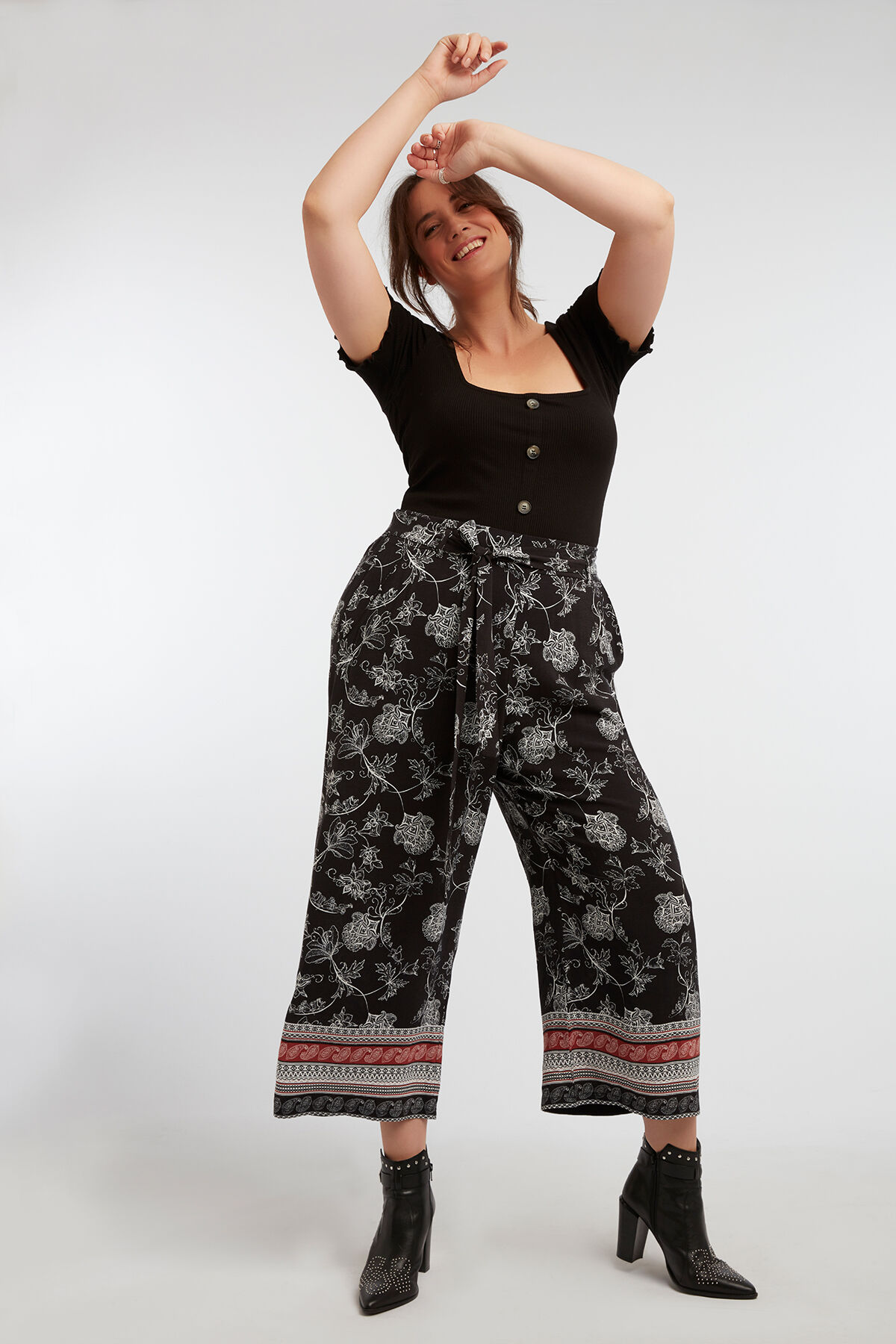 Cropped broek image number 3