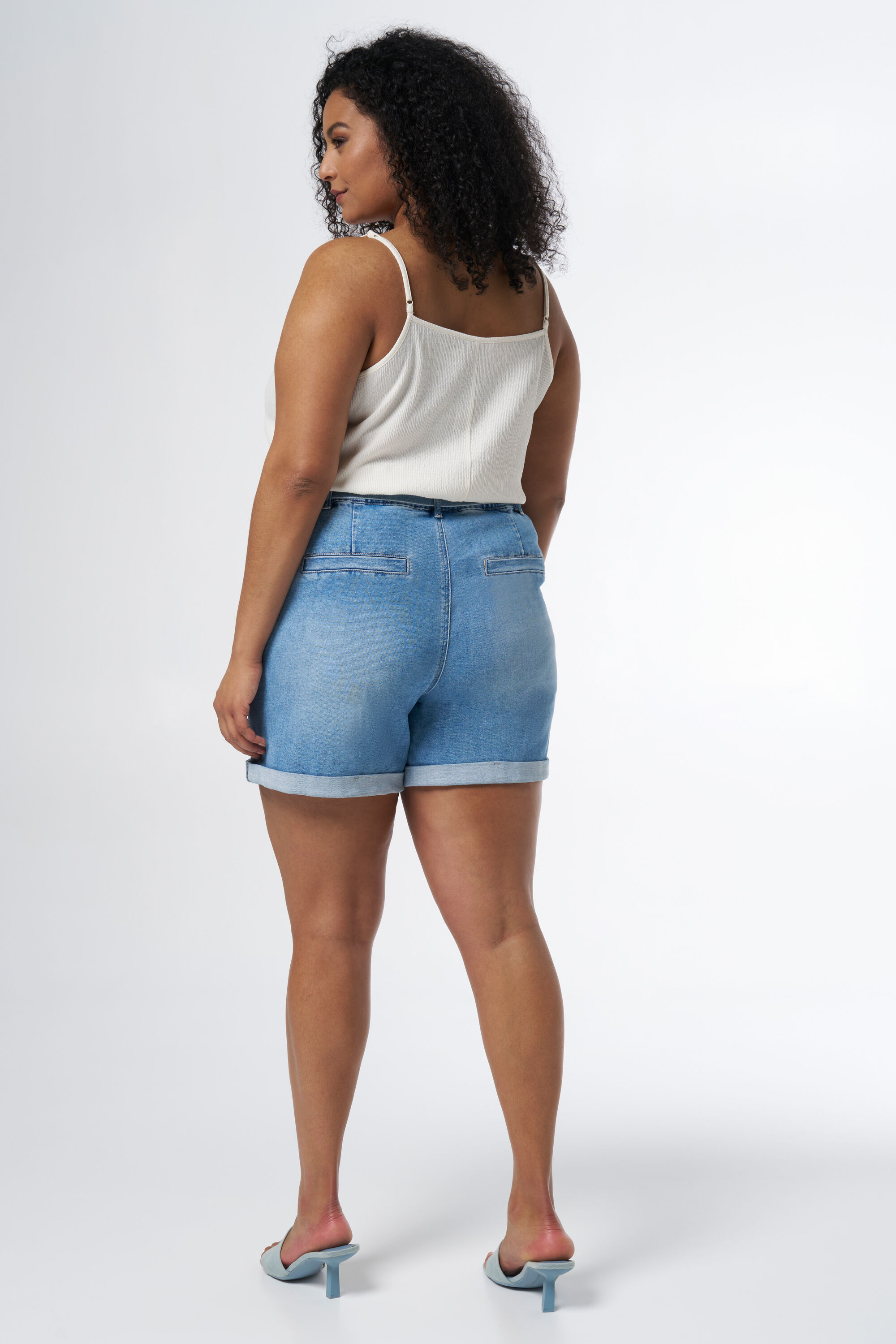 Denim short met ceintuur image number 3