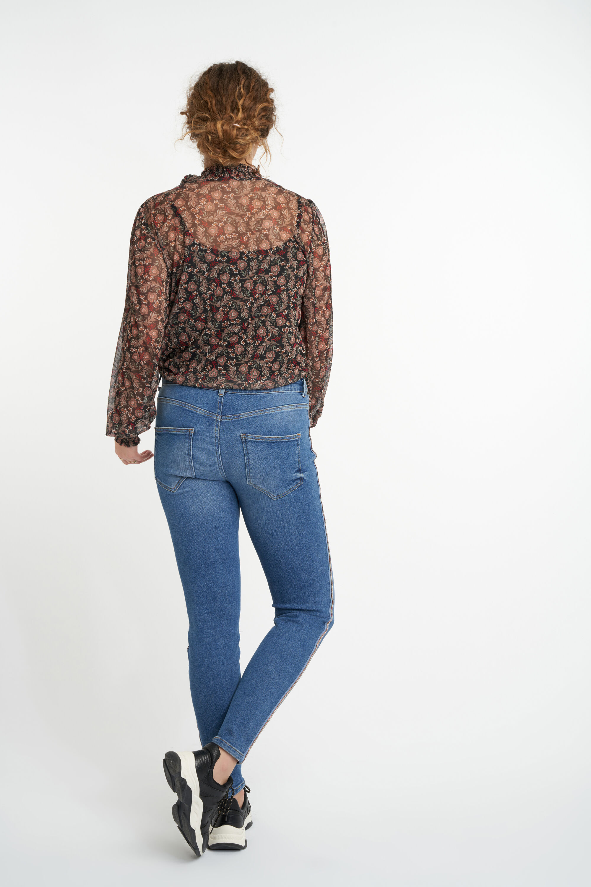 Jeans met zijdetail image number 3