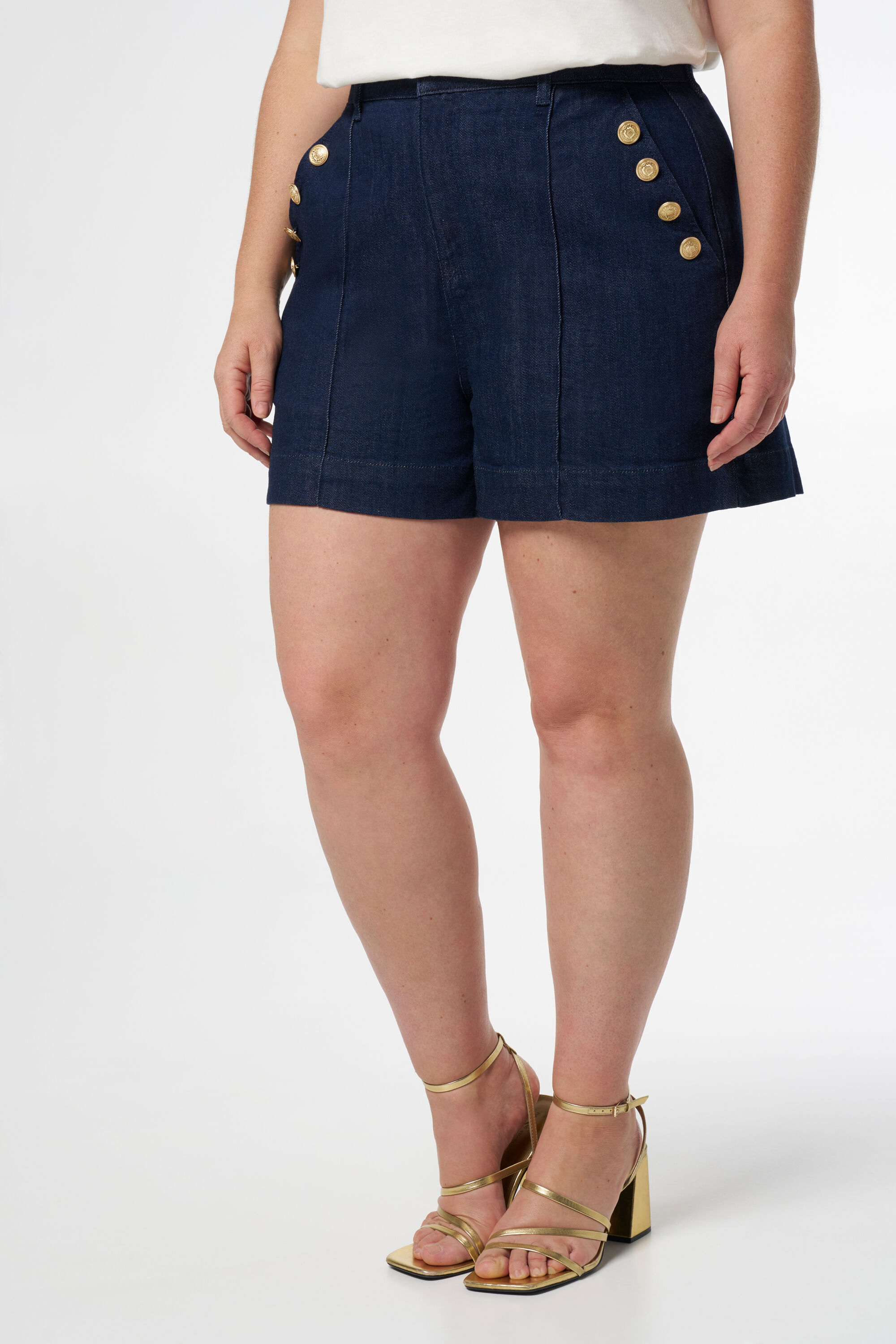 Short met gouden knopen image number 5