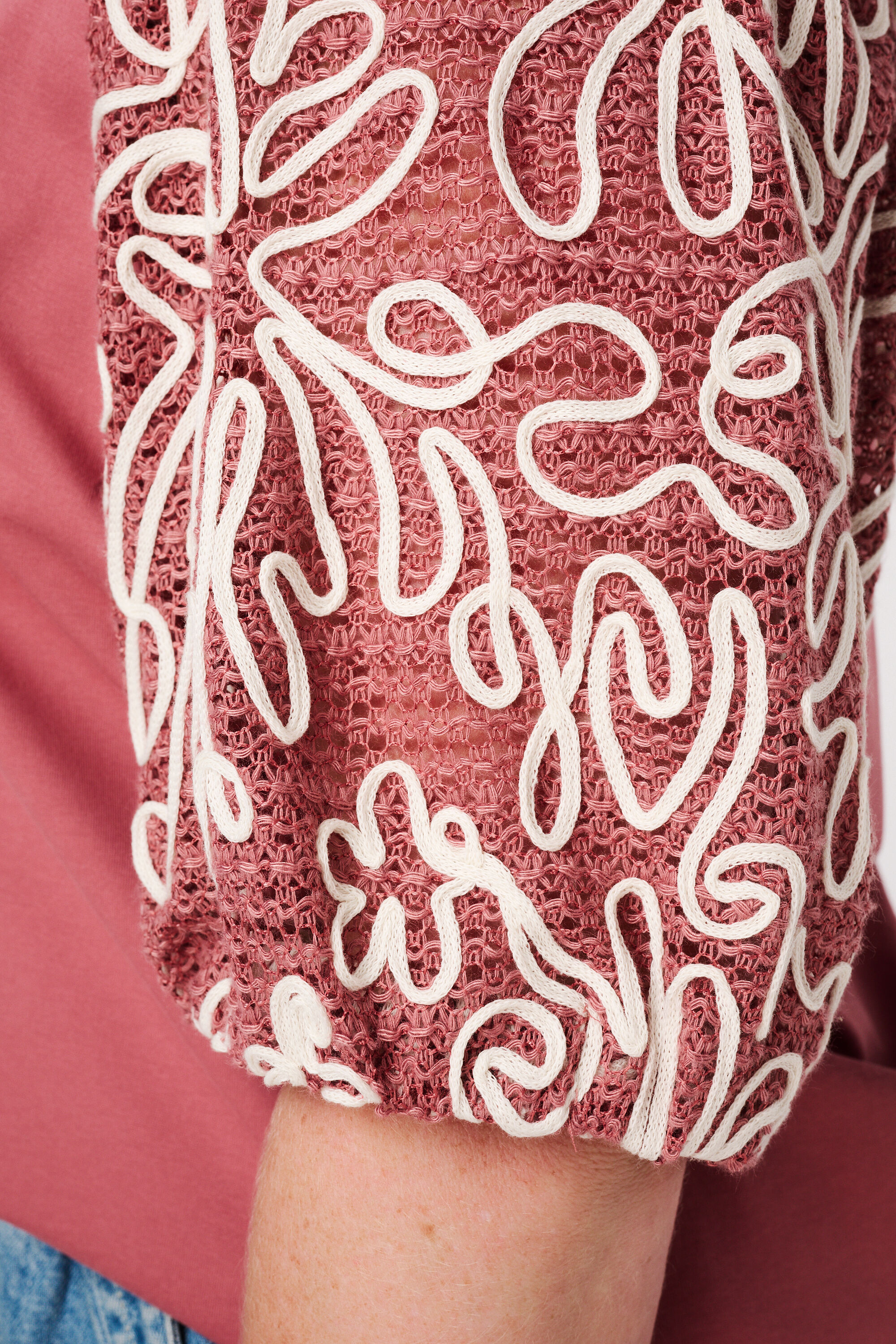 T-shirt met geborduurde mouwen image number 6