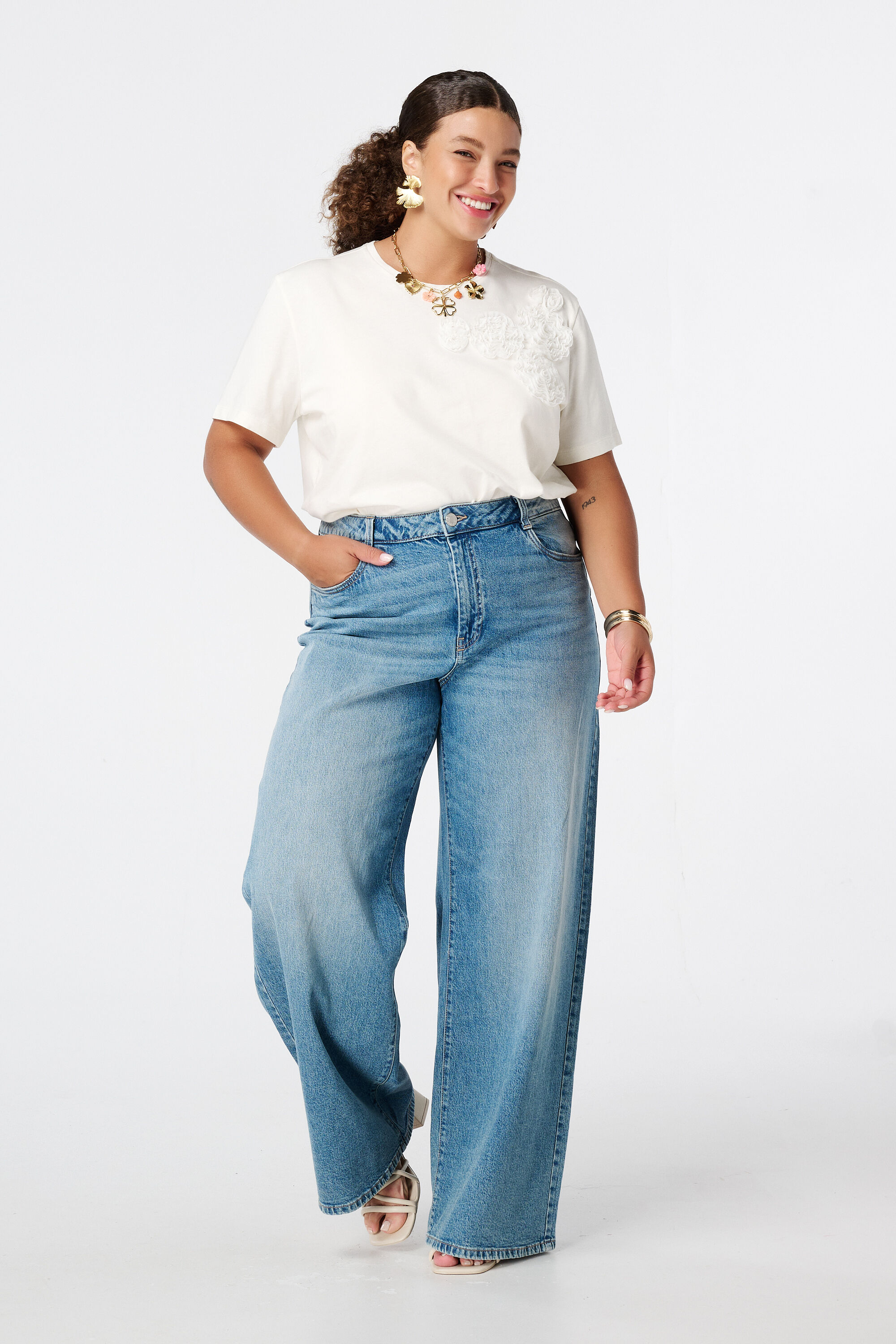 T-shirt met geborduurde opdruk image number 5