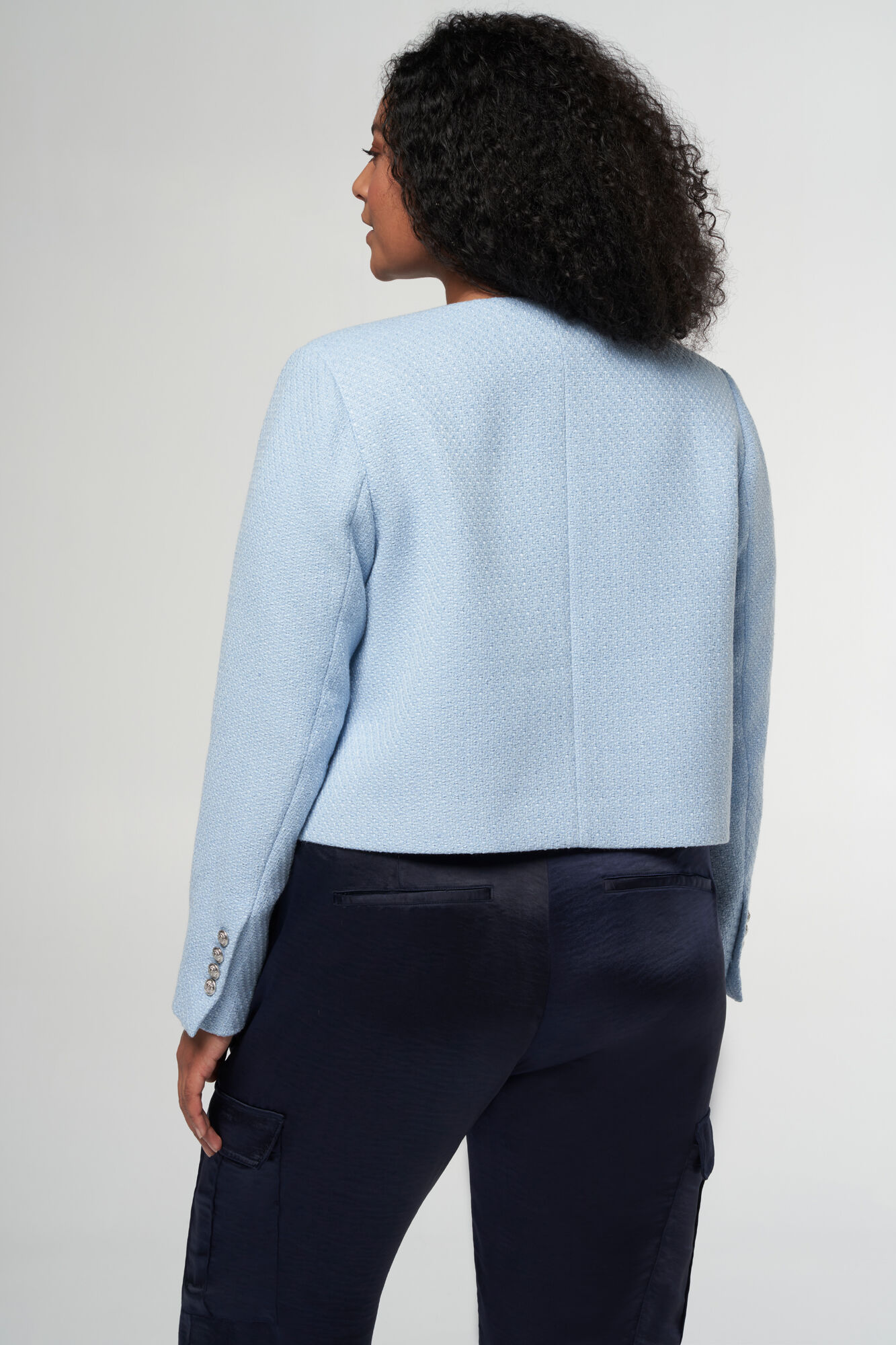 Kort tweed jasje met metalen knopen image number 3