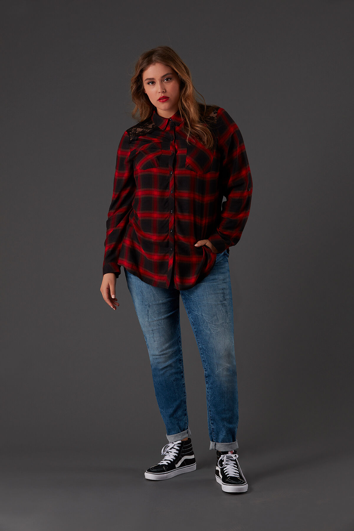 Geruite blouse met kant   image number 3