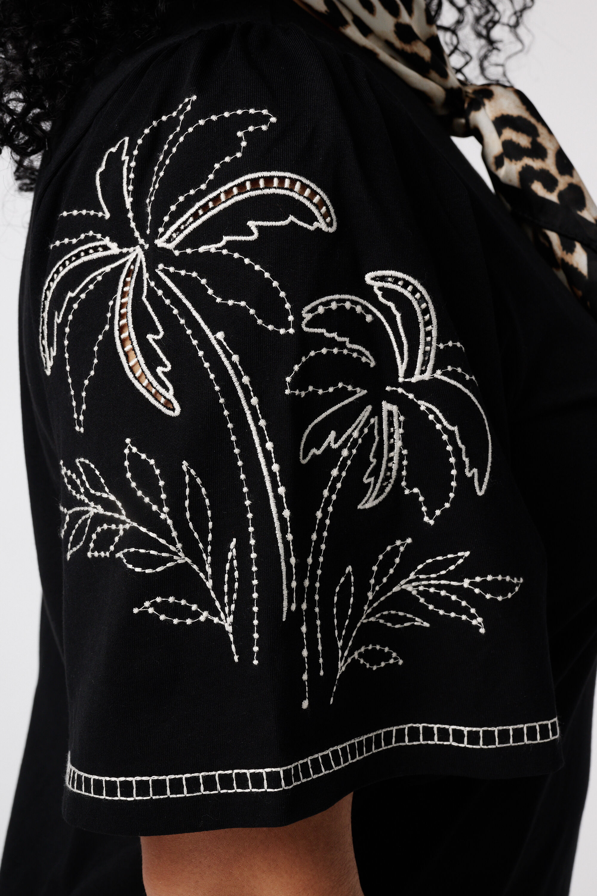 T-shirt met broderie image number 6