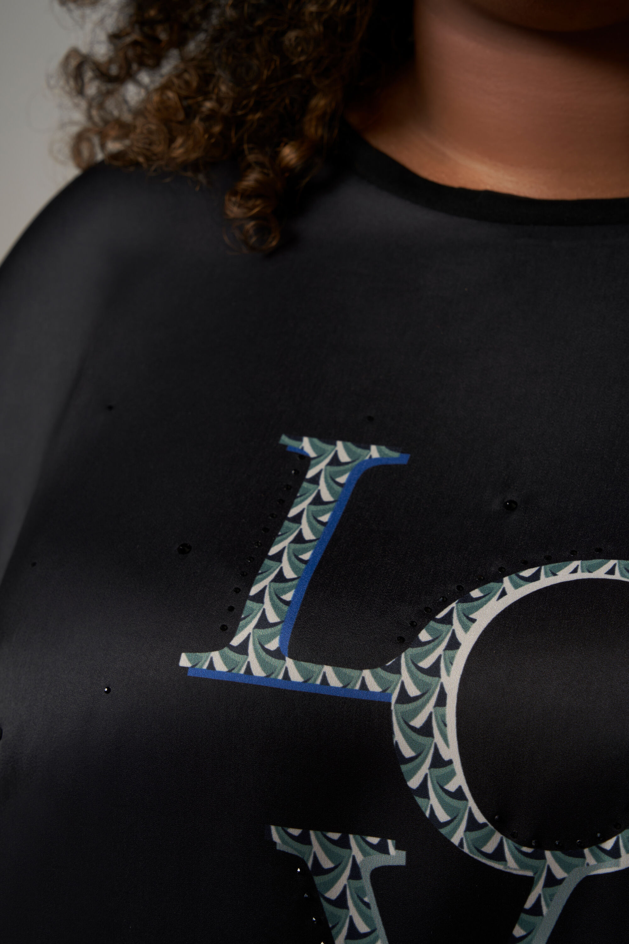 T-shirt met "LOVE" tekst image number 4