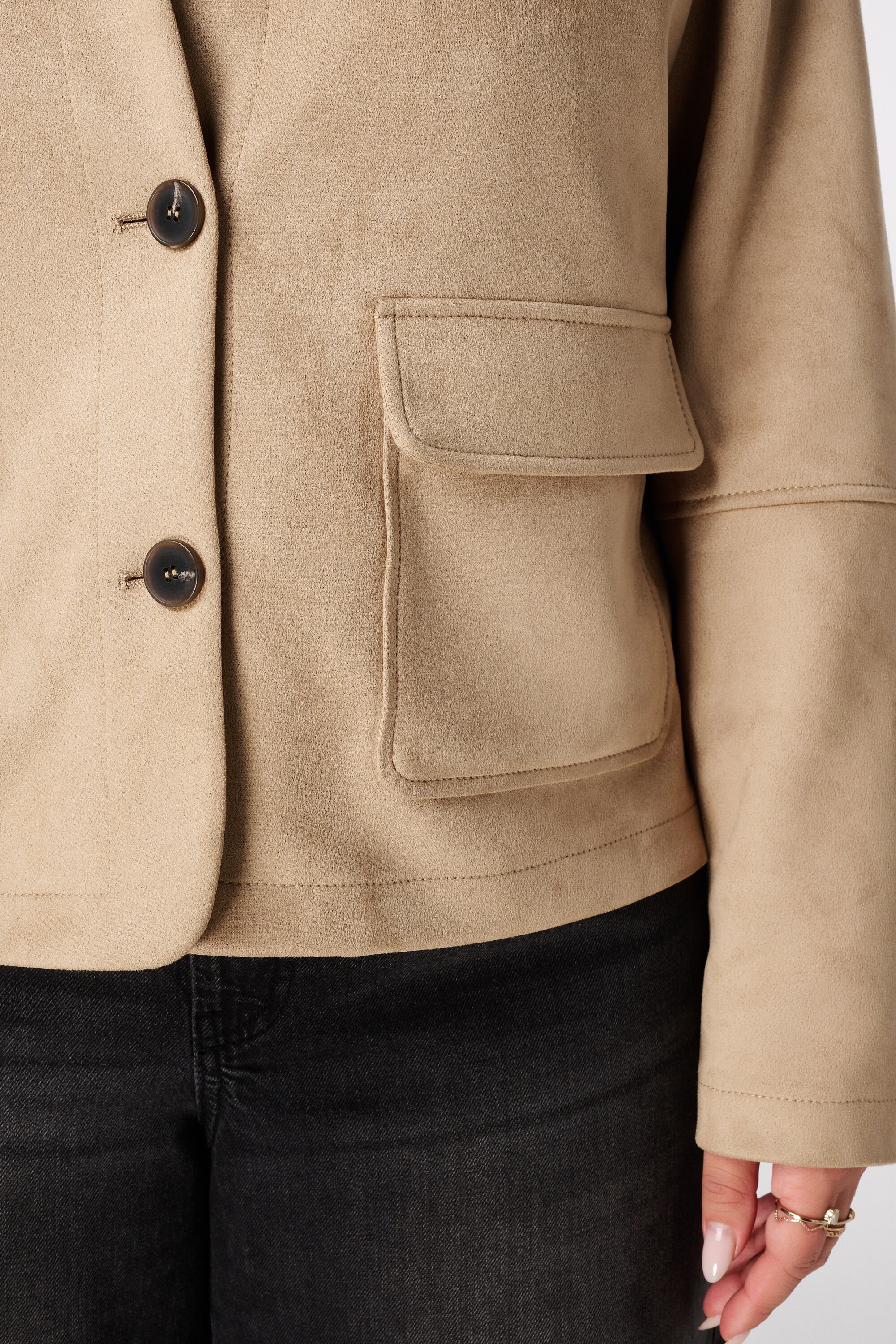 Su&egrave;dine jacket met knoopsluiting image number 6