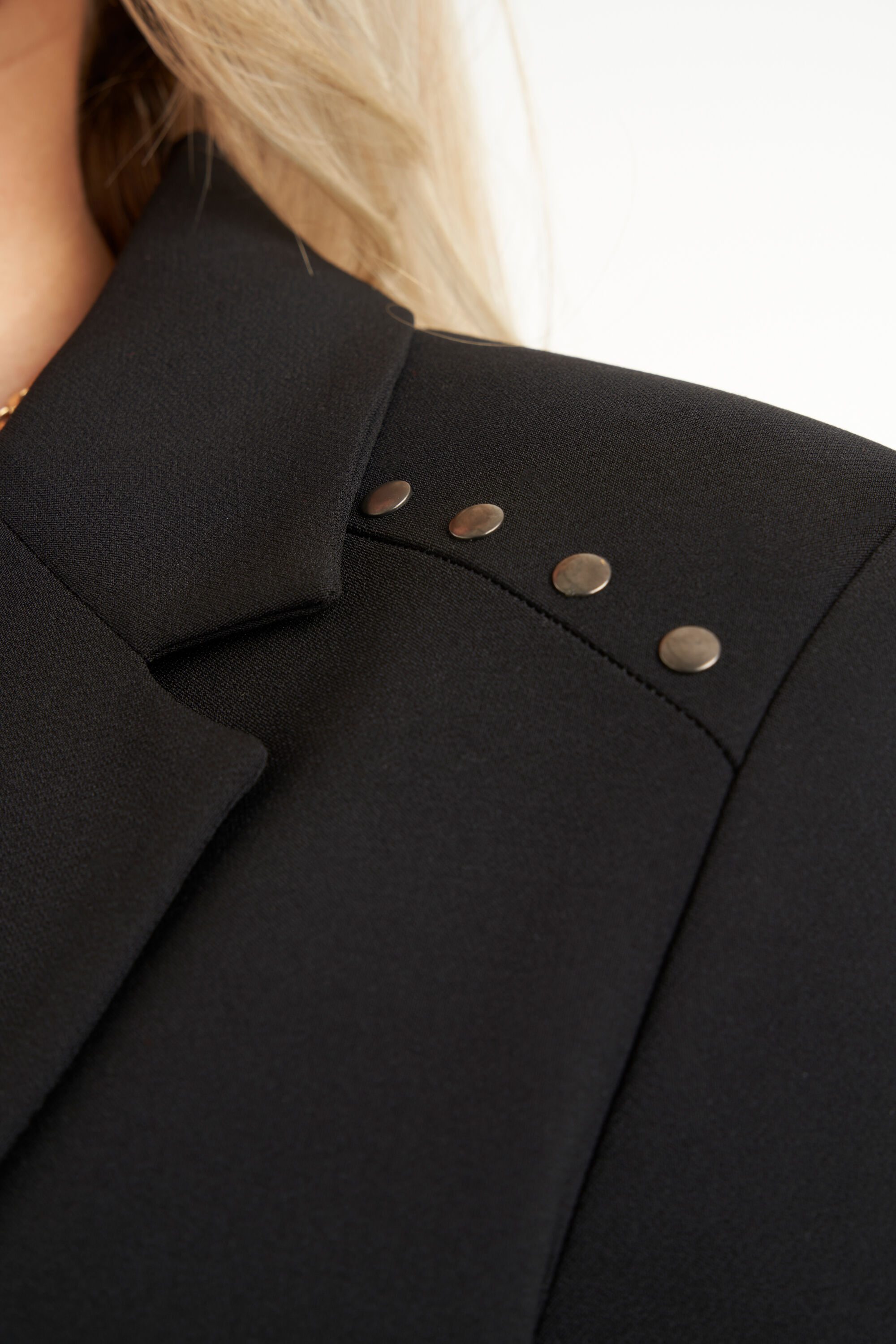 Blazer met studs  image number 4