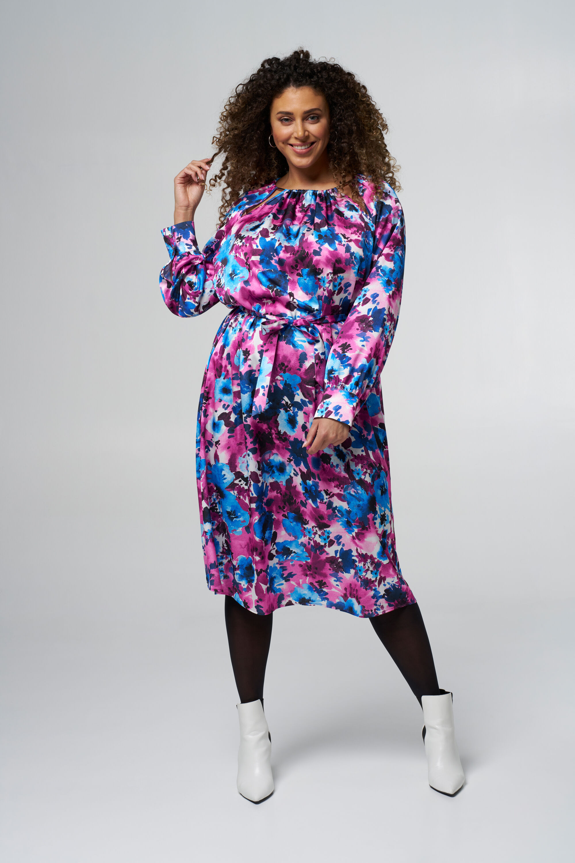 Satijnen jurk met print image number 5