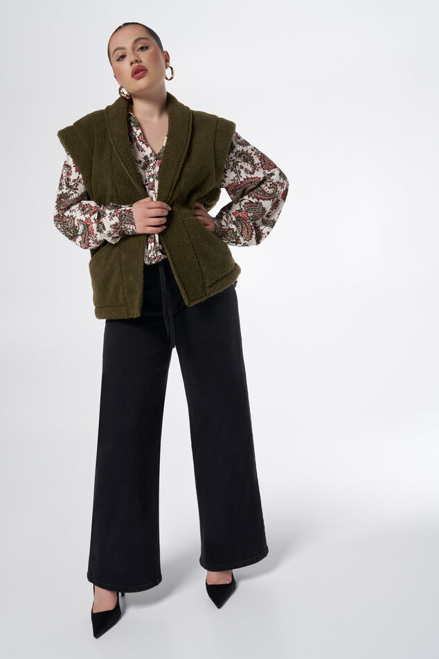 Fluffy gilet image number 5