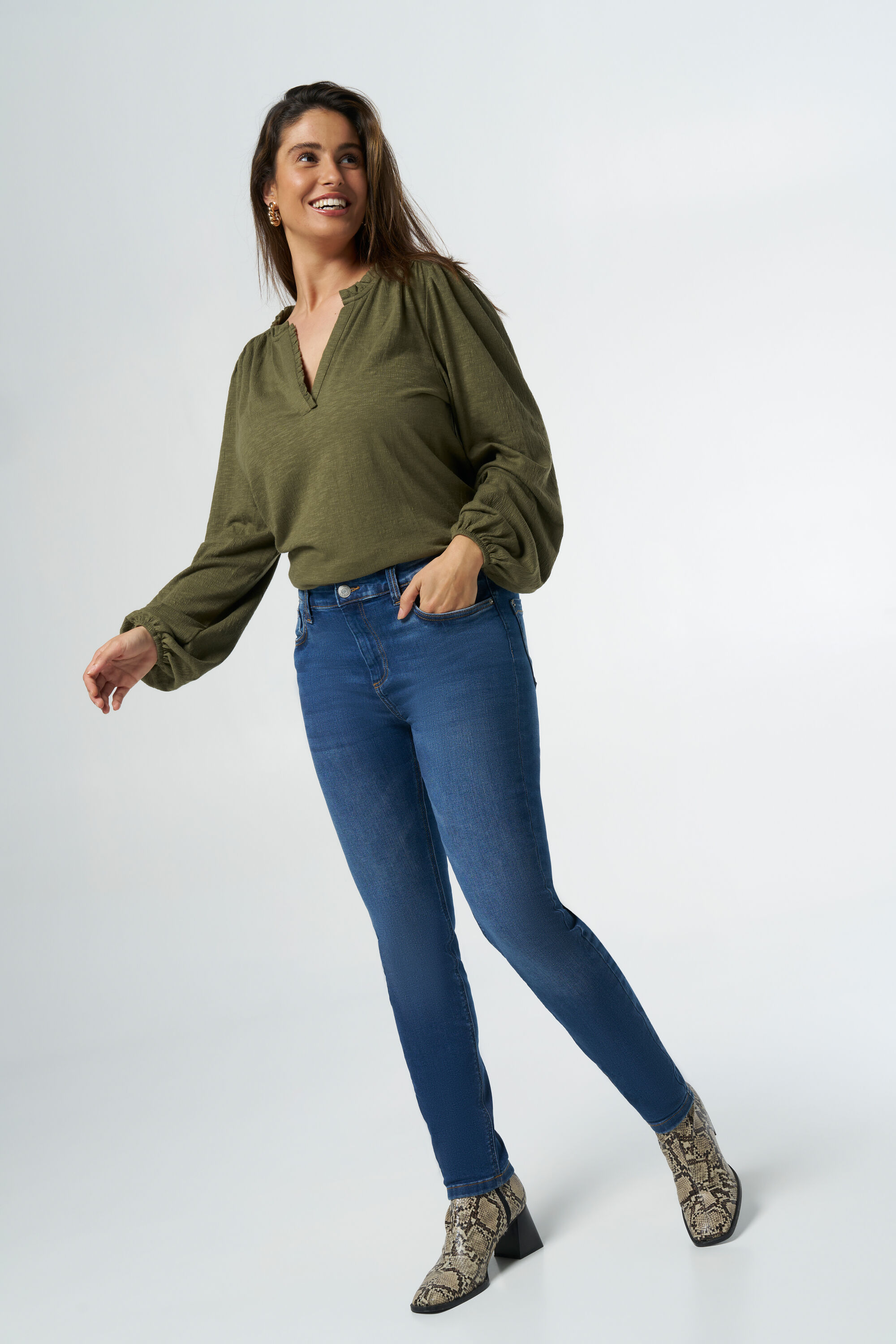 Slim leg jeans IRIS image number 6