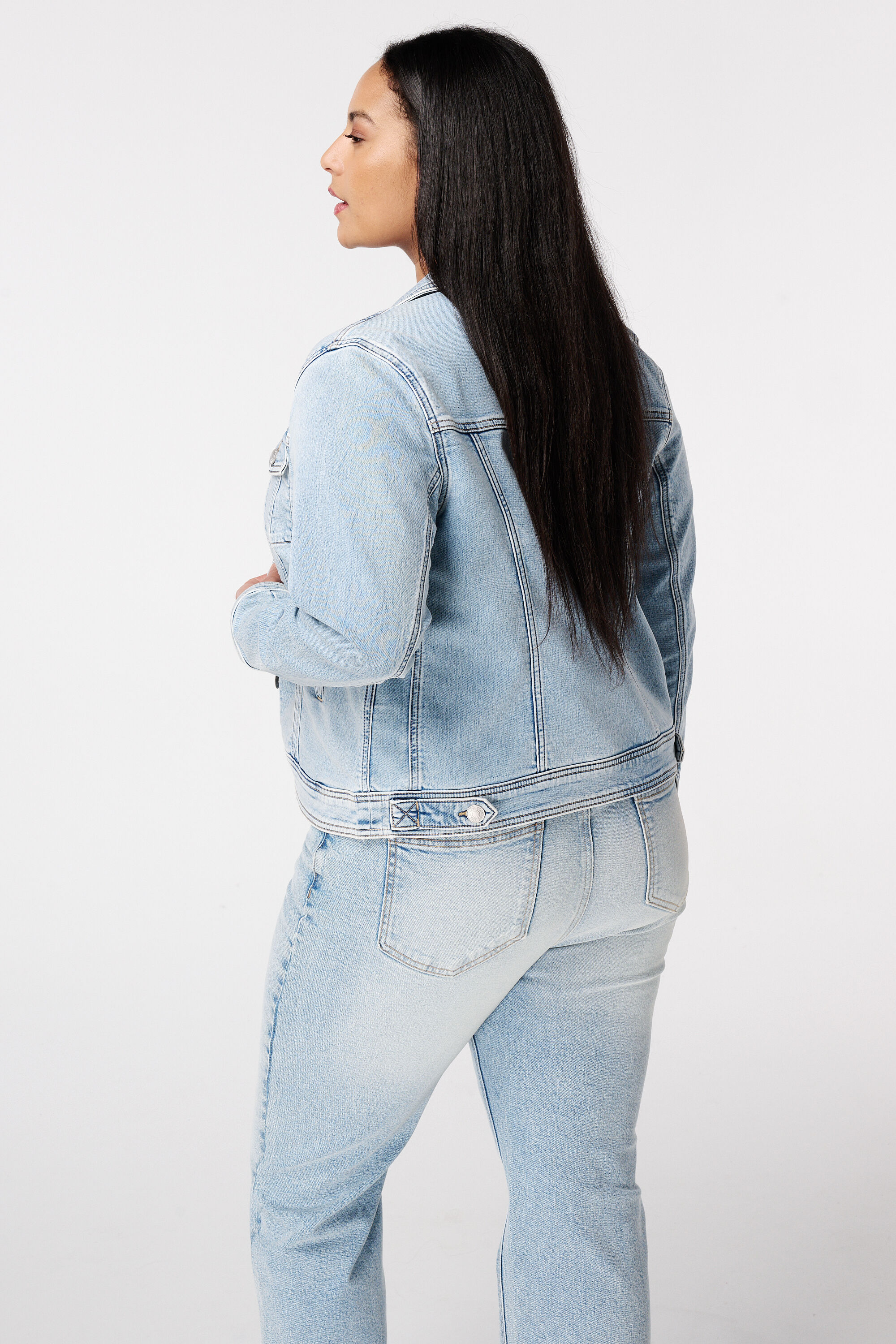 Spijkerjas met knoopsluiting image number 3